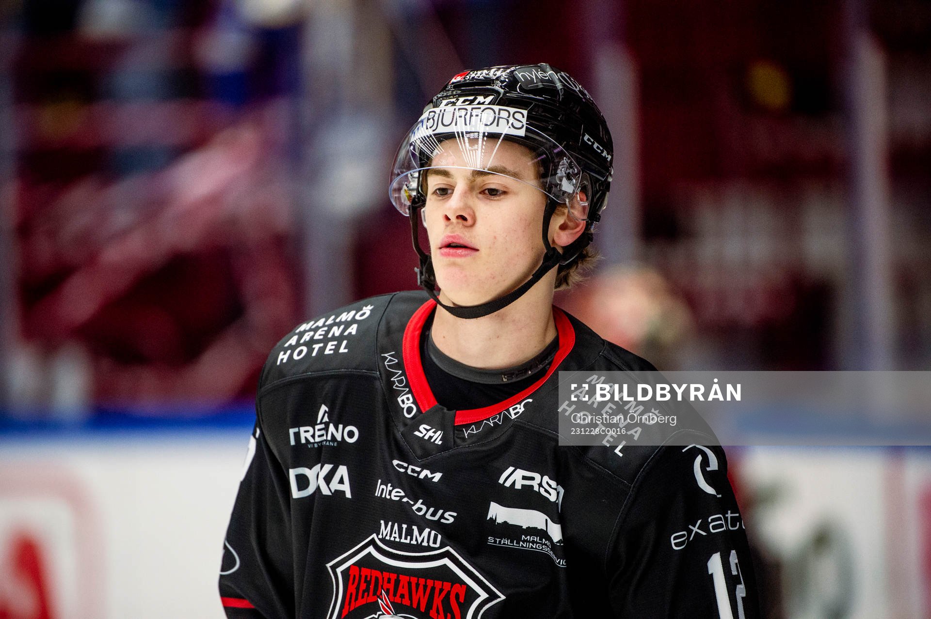 Malmö Redhawks Hjalte Kruse Thomsen värmer upp innan