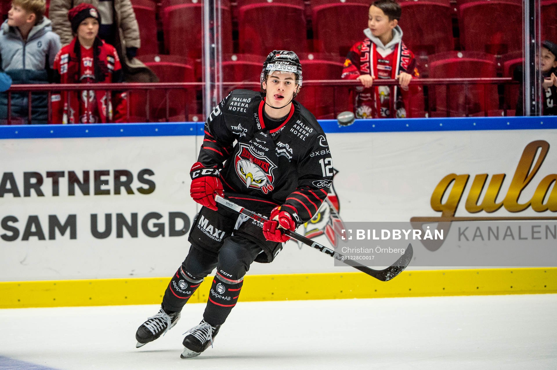 Malmö Redhawks Hjalte Kruse Thomsen värmer upp innan