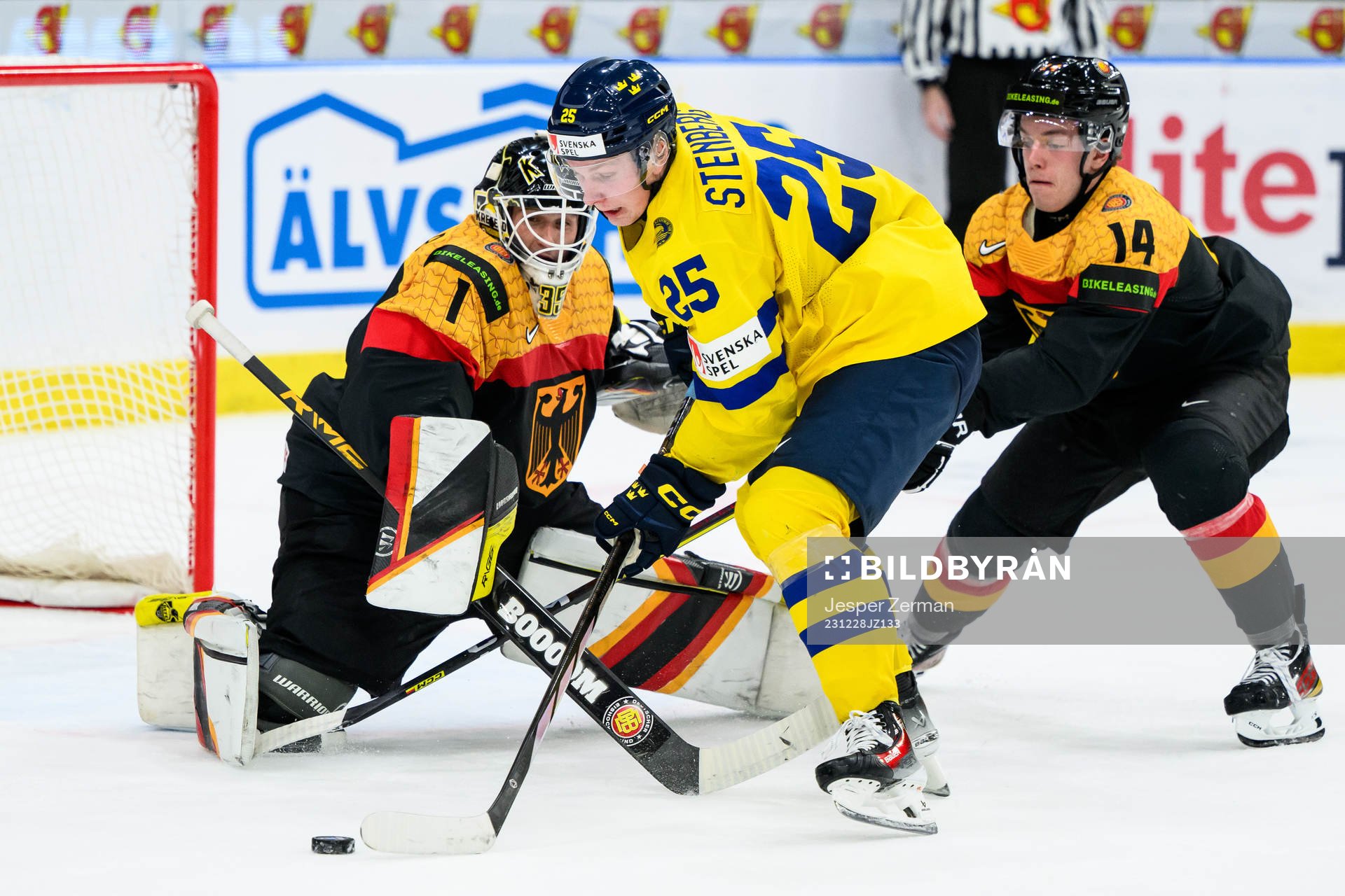 Otto Stenberg of Sweden against Goaltender Matthias Bittner
