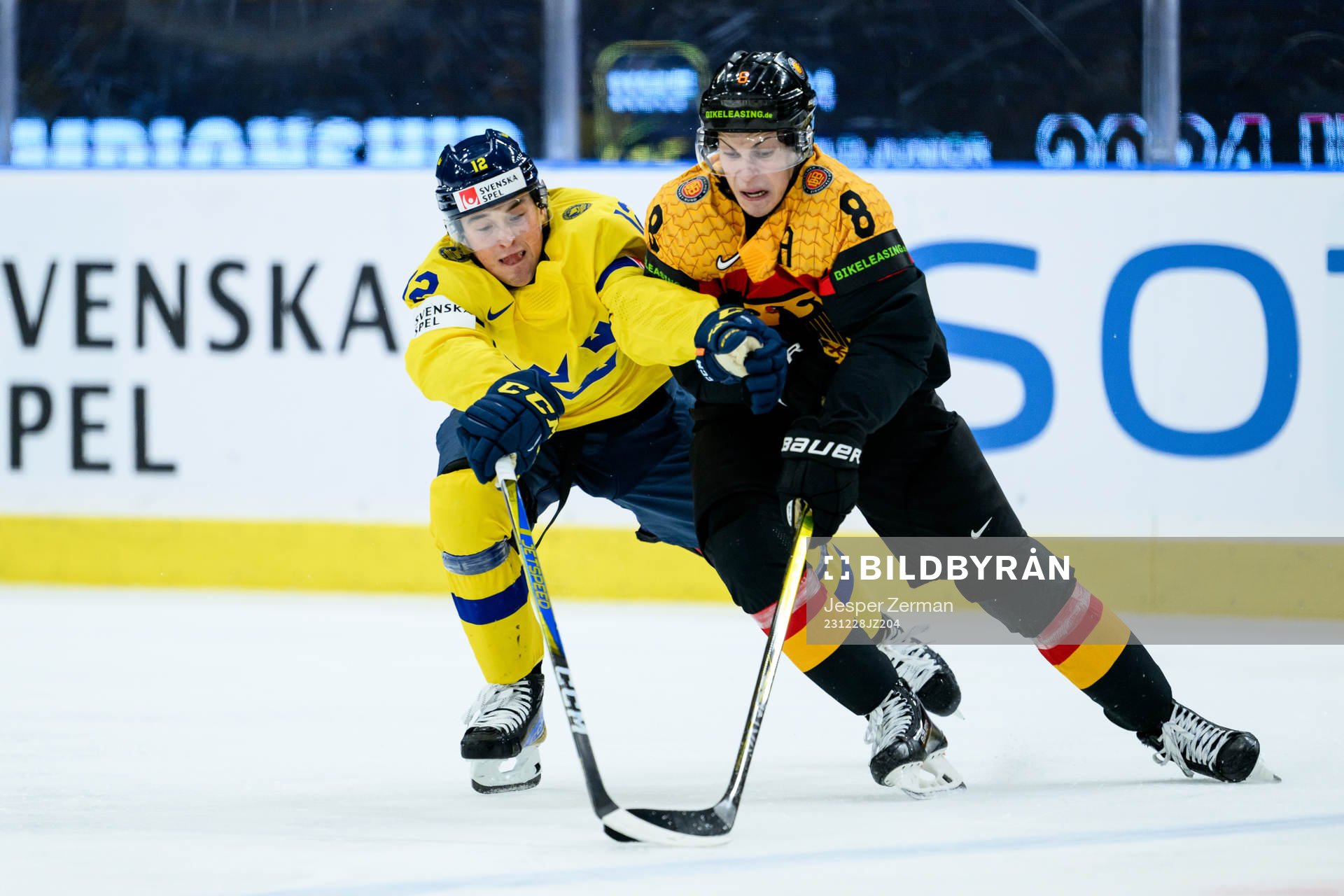 Noah Östlund of Sweden and Julian Lutz of Germany