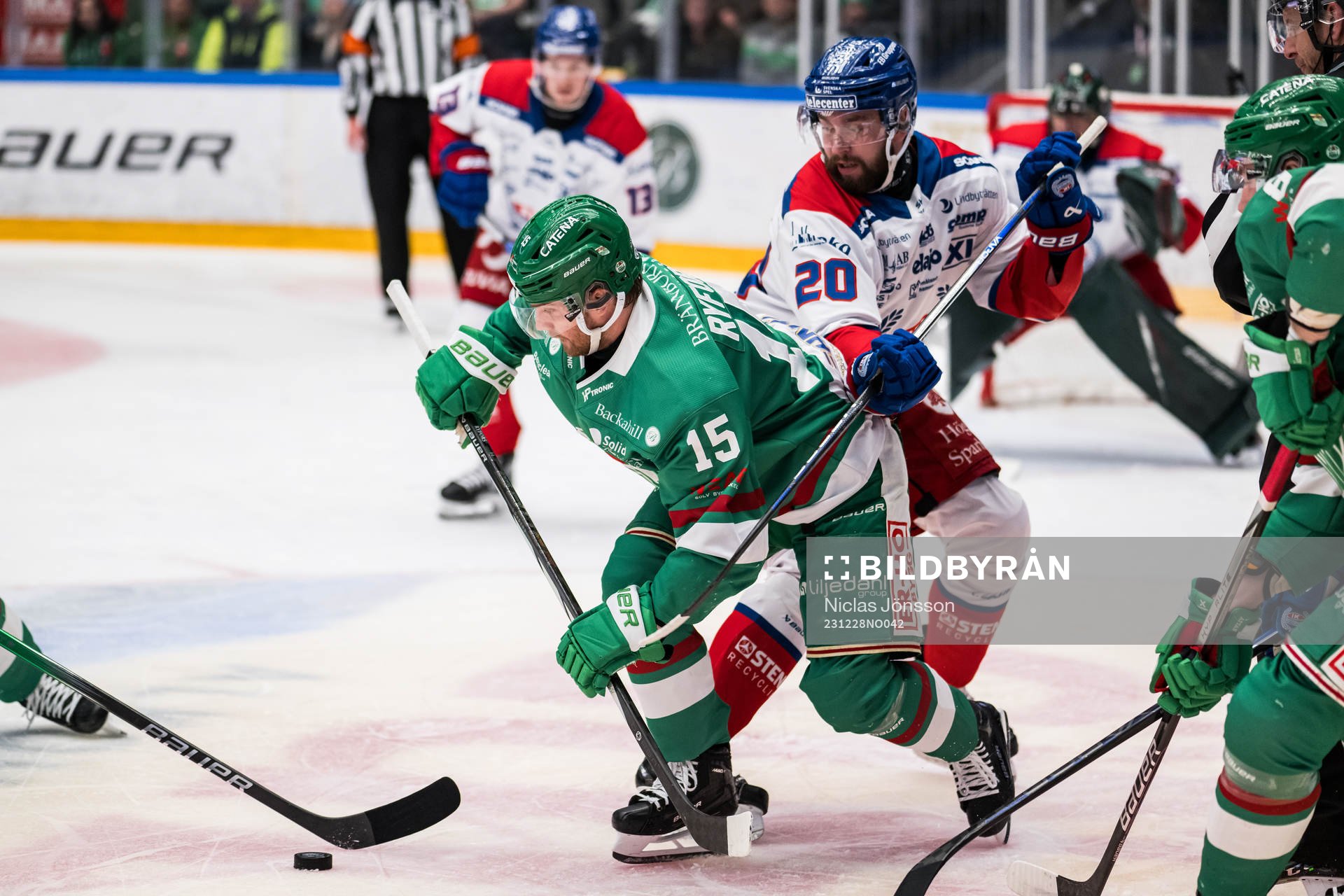 Rögles Simon Ryfors  och Oskarshamns Hynek Zohorna