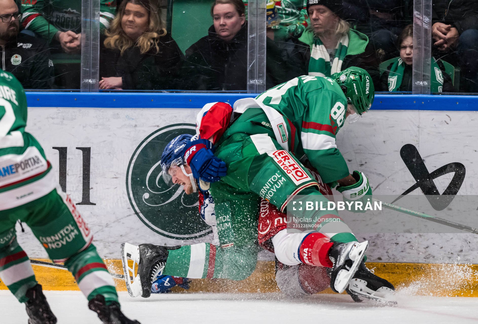 Oskarshamns Austin Wagner och Rögles Brandon Davidson