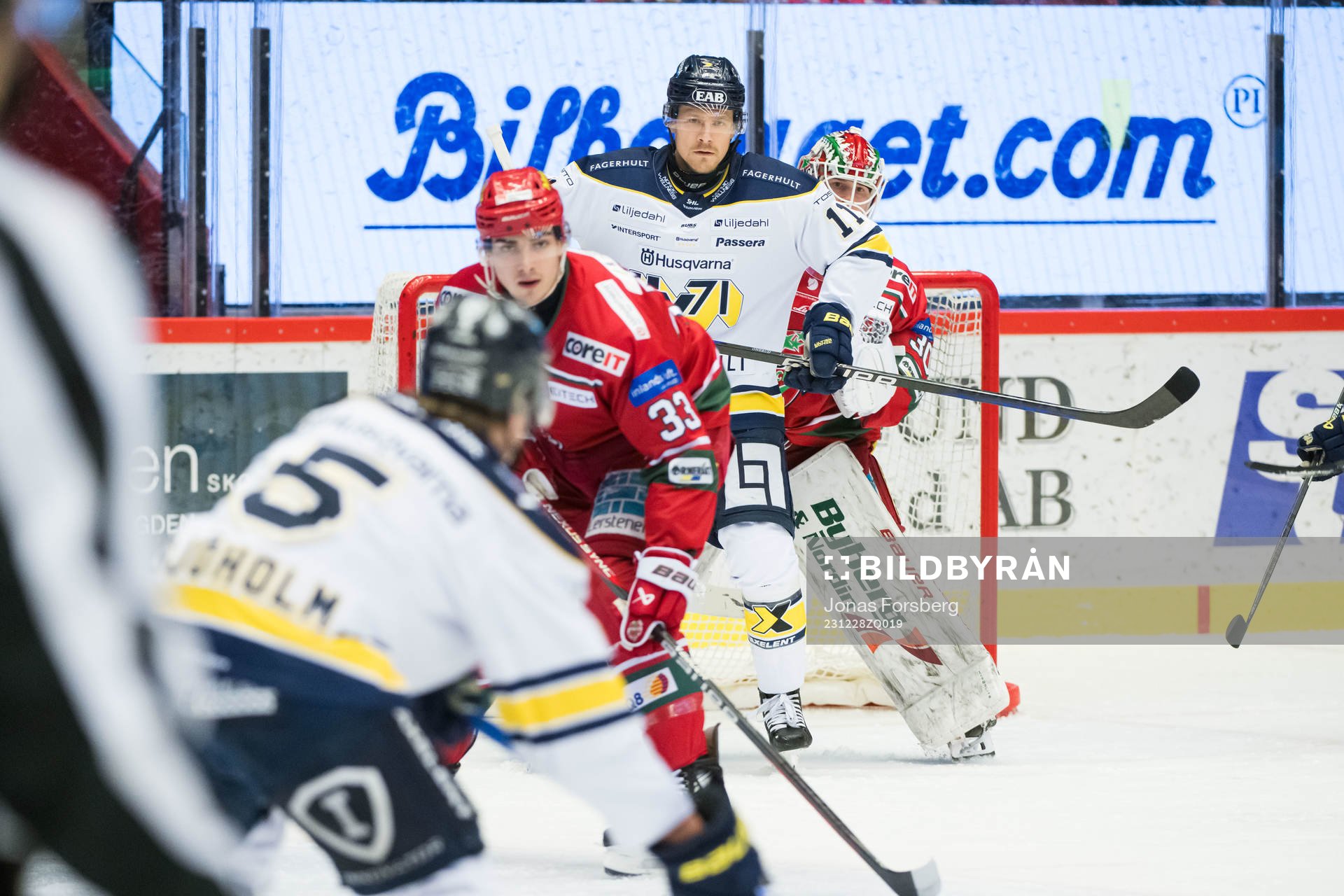 MoDos målvakt Lassi Lehtinen och HV71s Simon Önerud