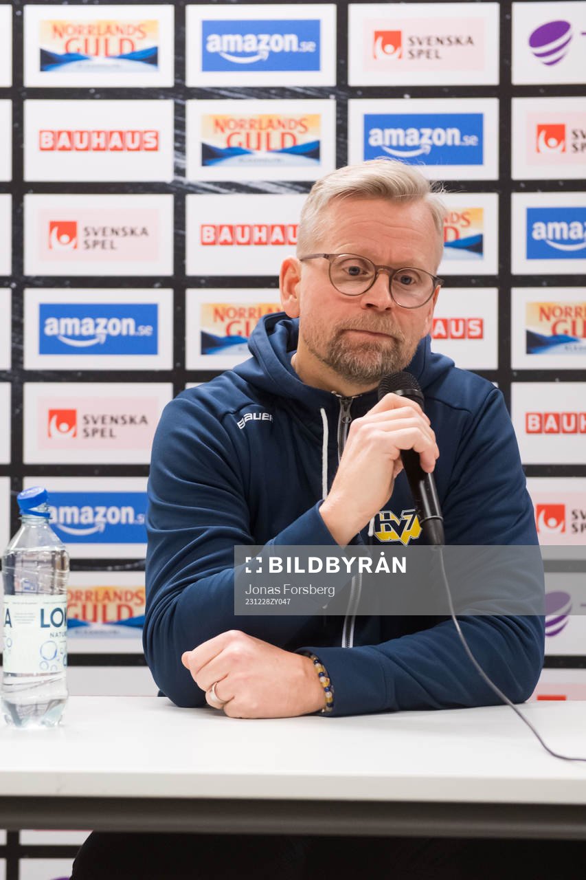 HV71s assisterande tränare Johan Davidsson
