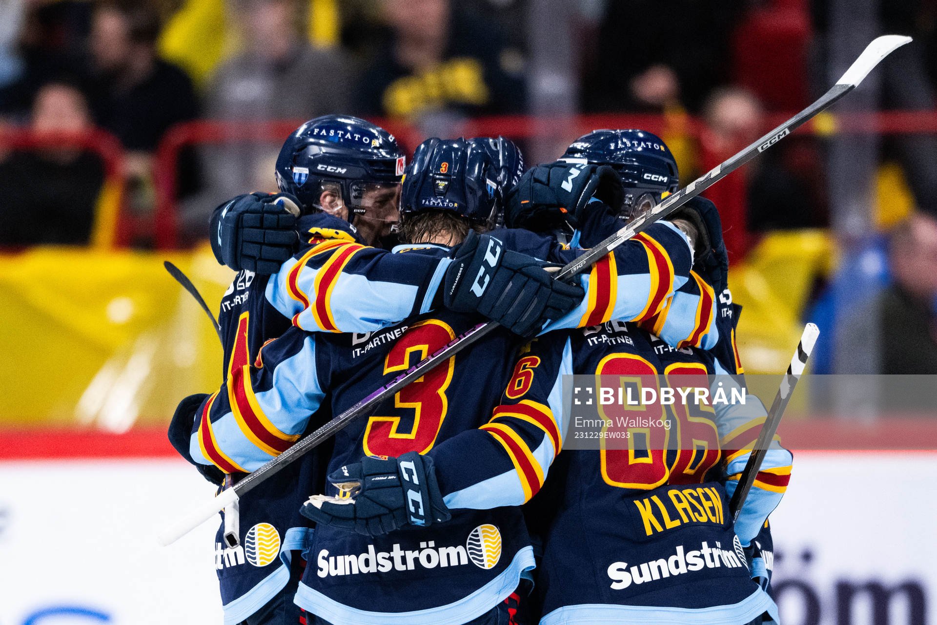 Djurgårdens Olle Liss jublar med lagkamrater