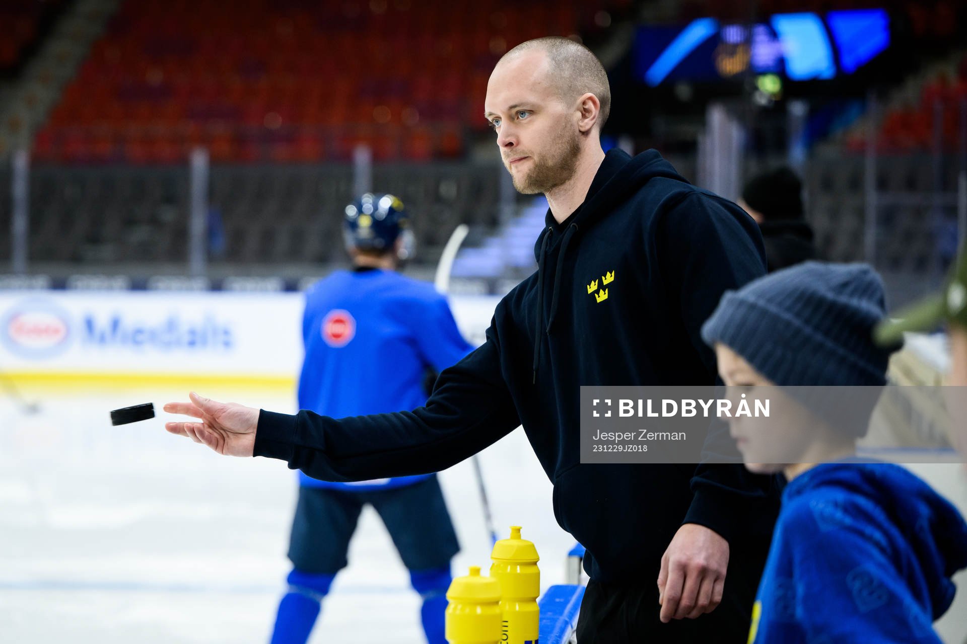 Equipment manager Jonas Landström of Sweden at a practice
