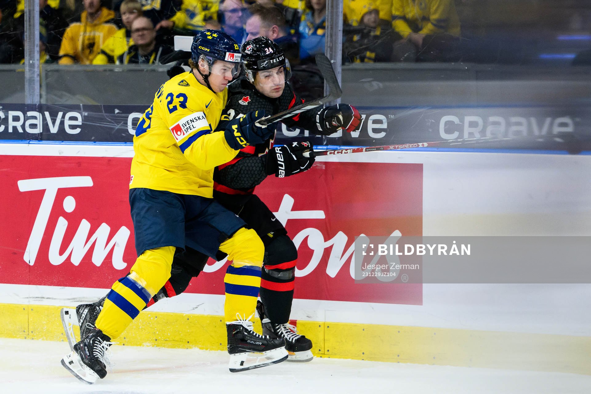 Jonathan Lekkerimäki of Sweden and Denton Mateychuk of