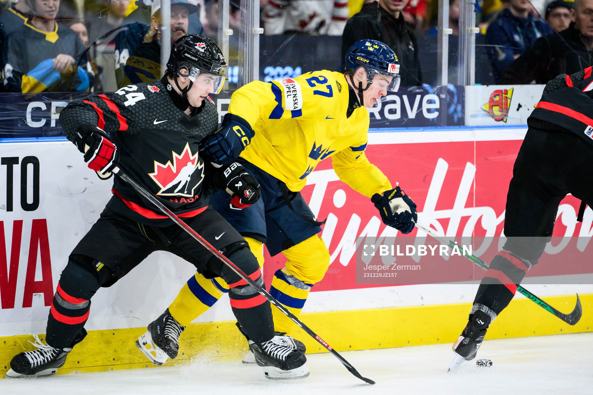 Denton Mateychuk of Canada and Oskar Pettersson of Sweden