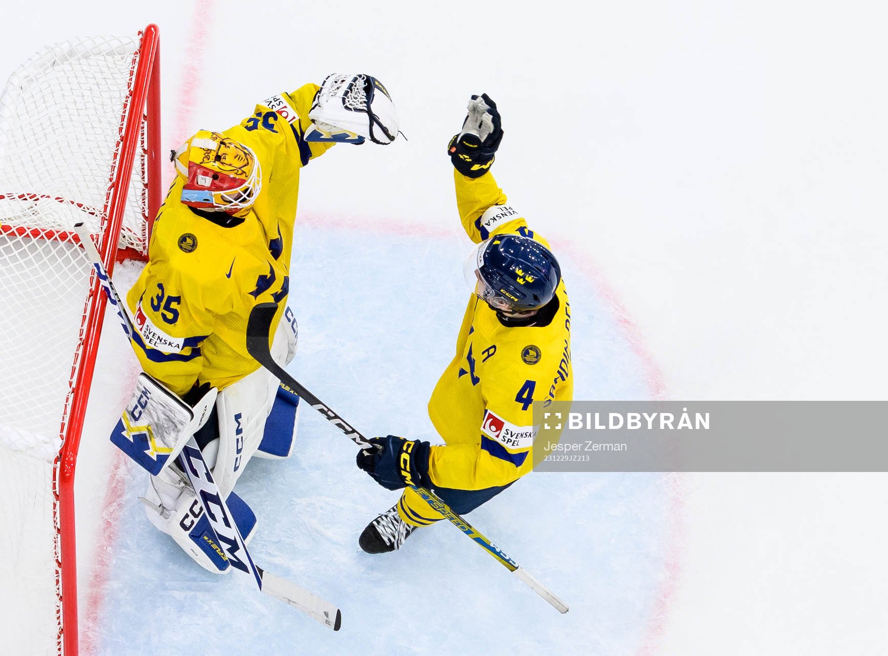 goaltender Hugo Hävelid and Axel Sandin-Pellikka of Sweden