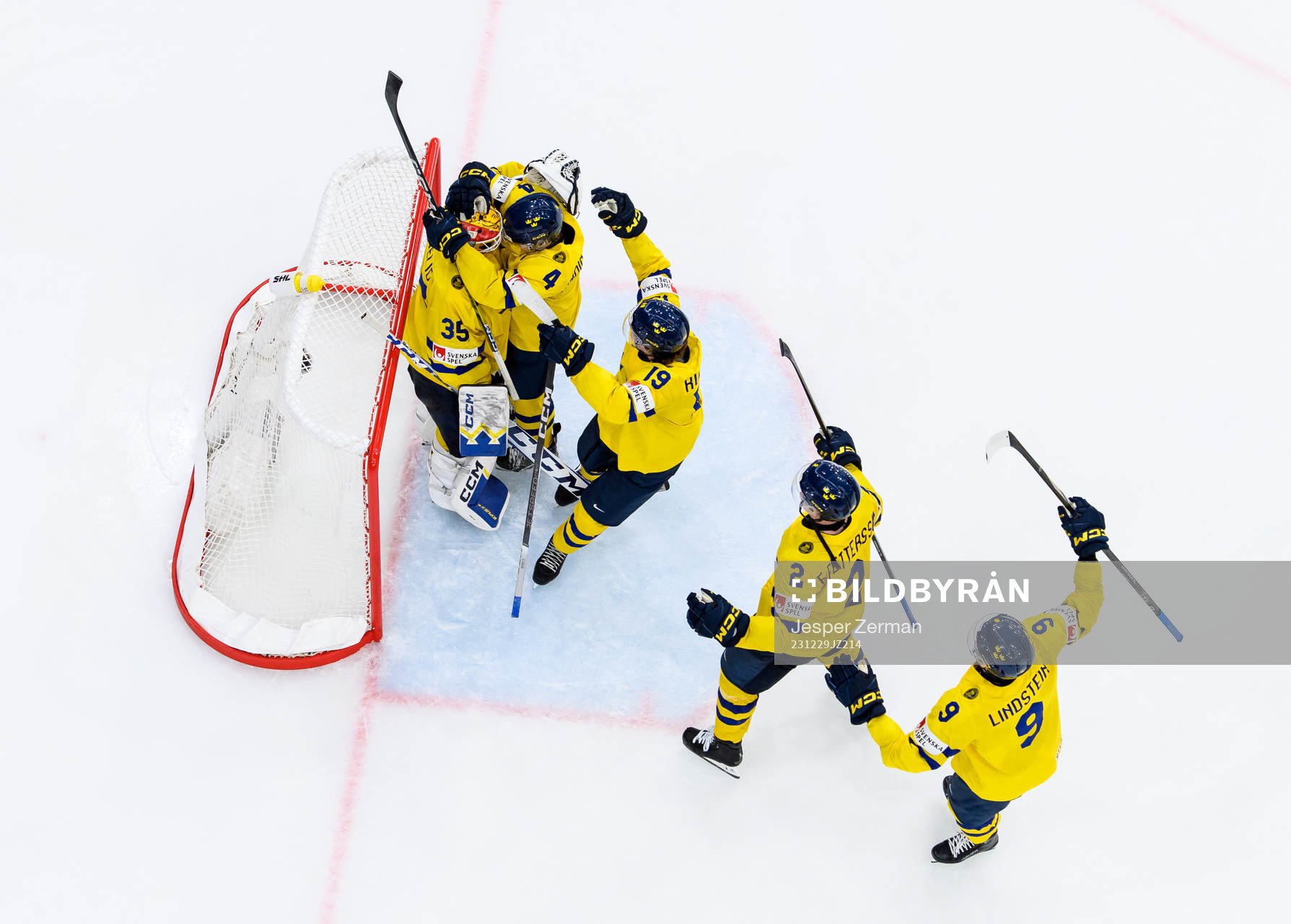 goaltender Hugo Hävelid, Axel Sandin-Pellikka, Rasmus
