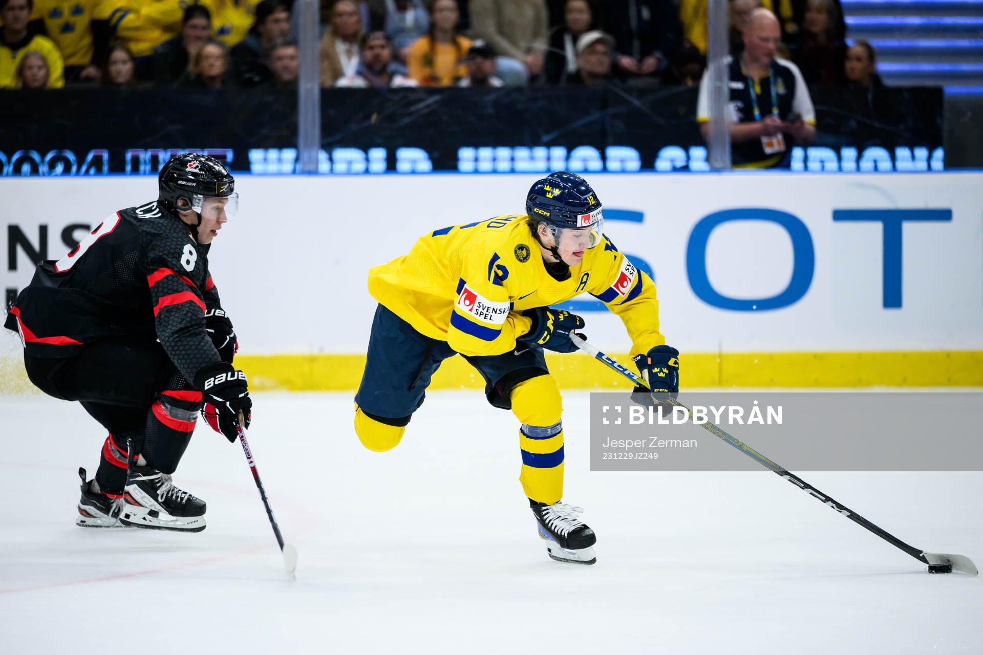 Owen Beck of Canada and Noah Östlund of Sweden