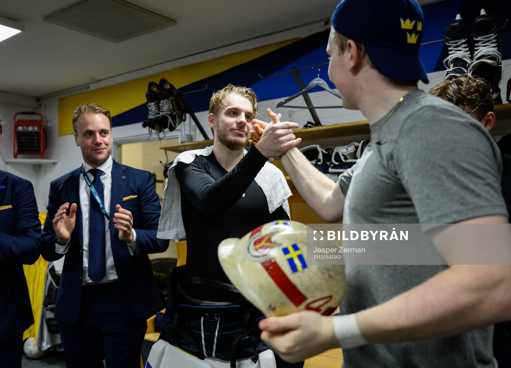 goaltender Hugo Hävelid and Otto Stenberg of Sweden
