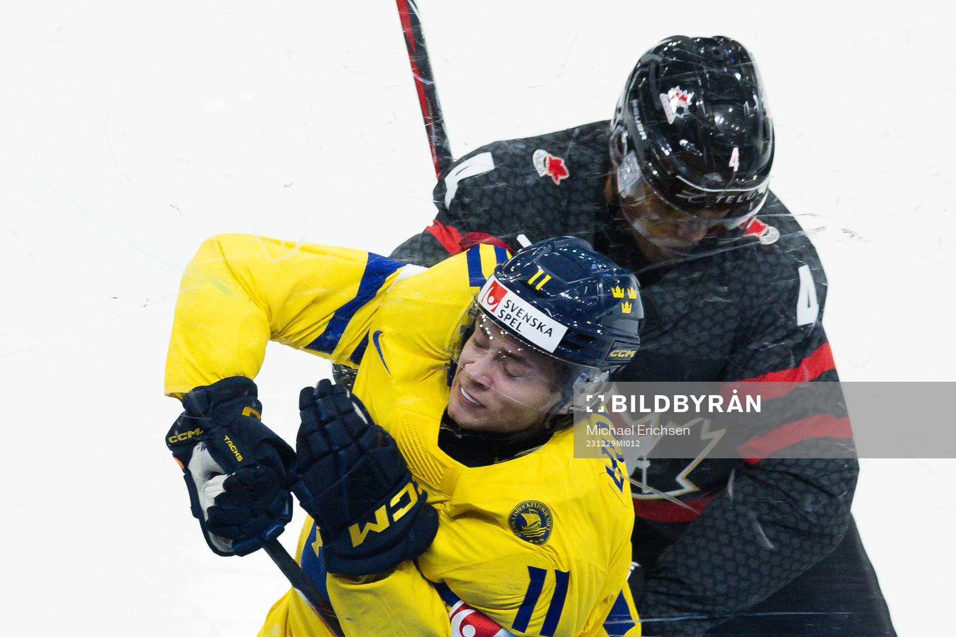 Isac Born of Sweden and Noah Warren of Canada