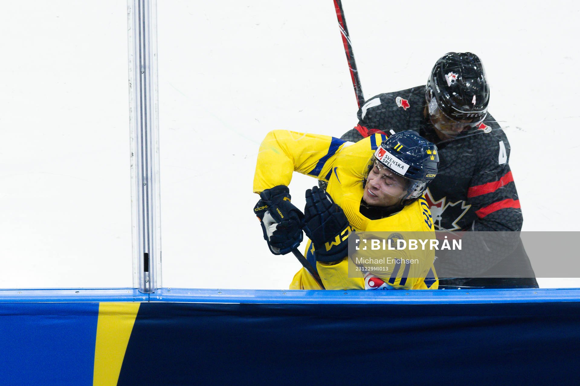 Isac Born of Sweden and Noah Warren of Canada
