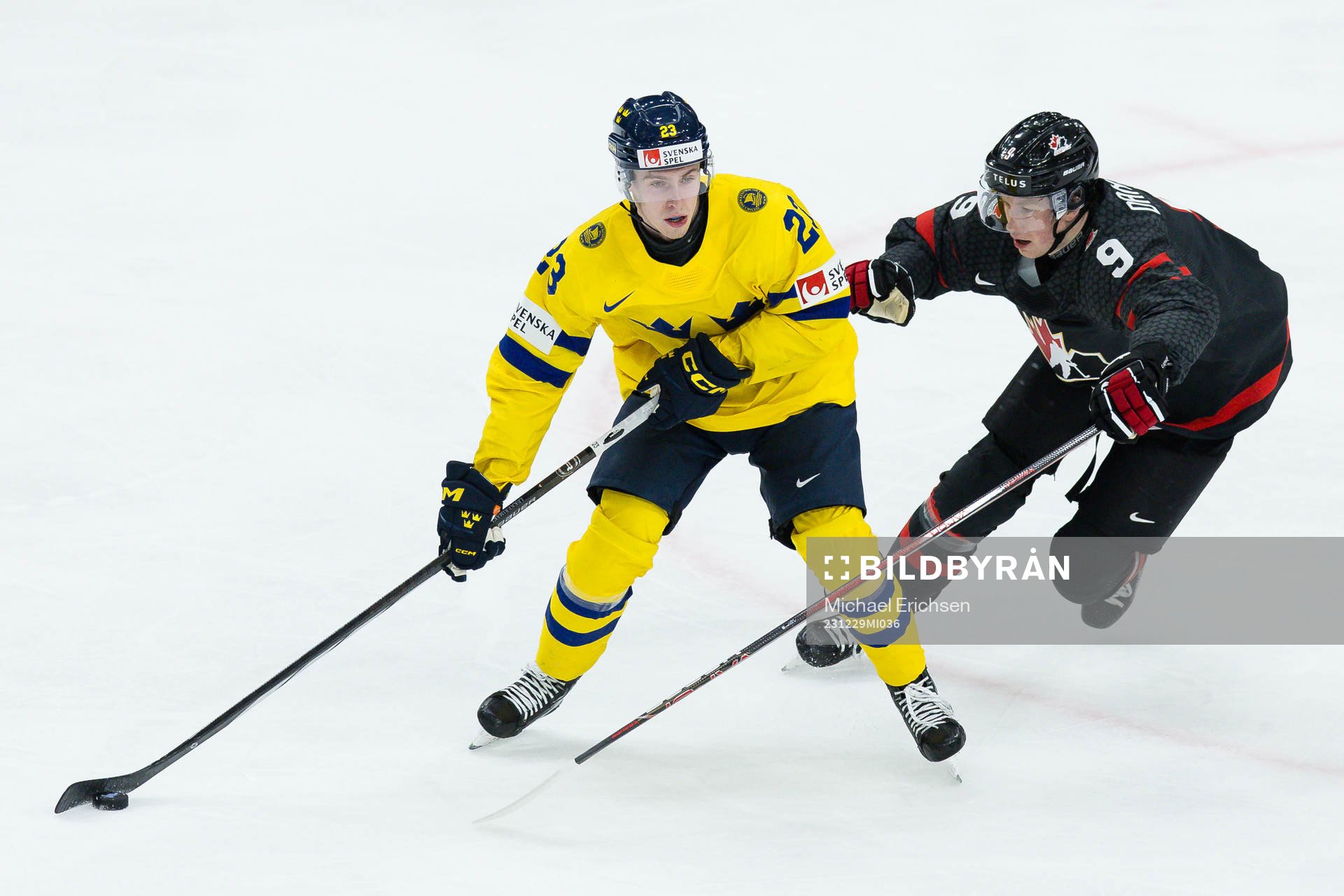 Jonathan Lekkerimäki of Sweden and Nate Danielson of Canada