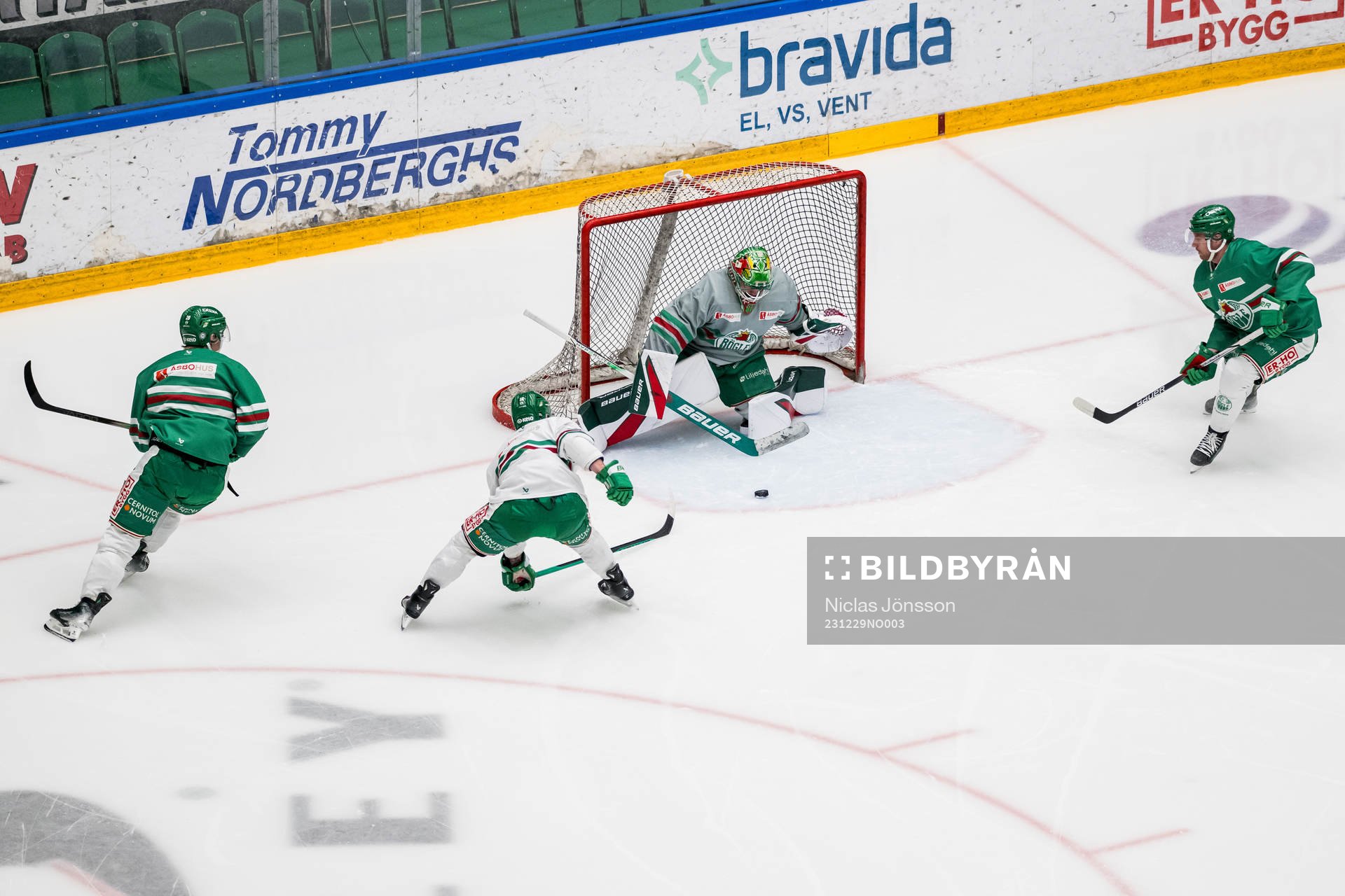 Anton Bengtsson, målvakt Christoffer Rifalk  och Linus