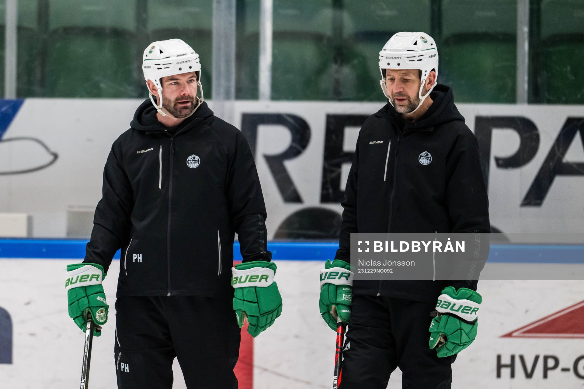målvaktstränare Peter Hirsch och tränare Roger Hansson