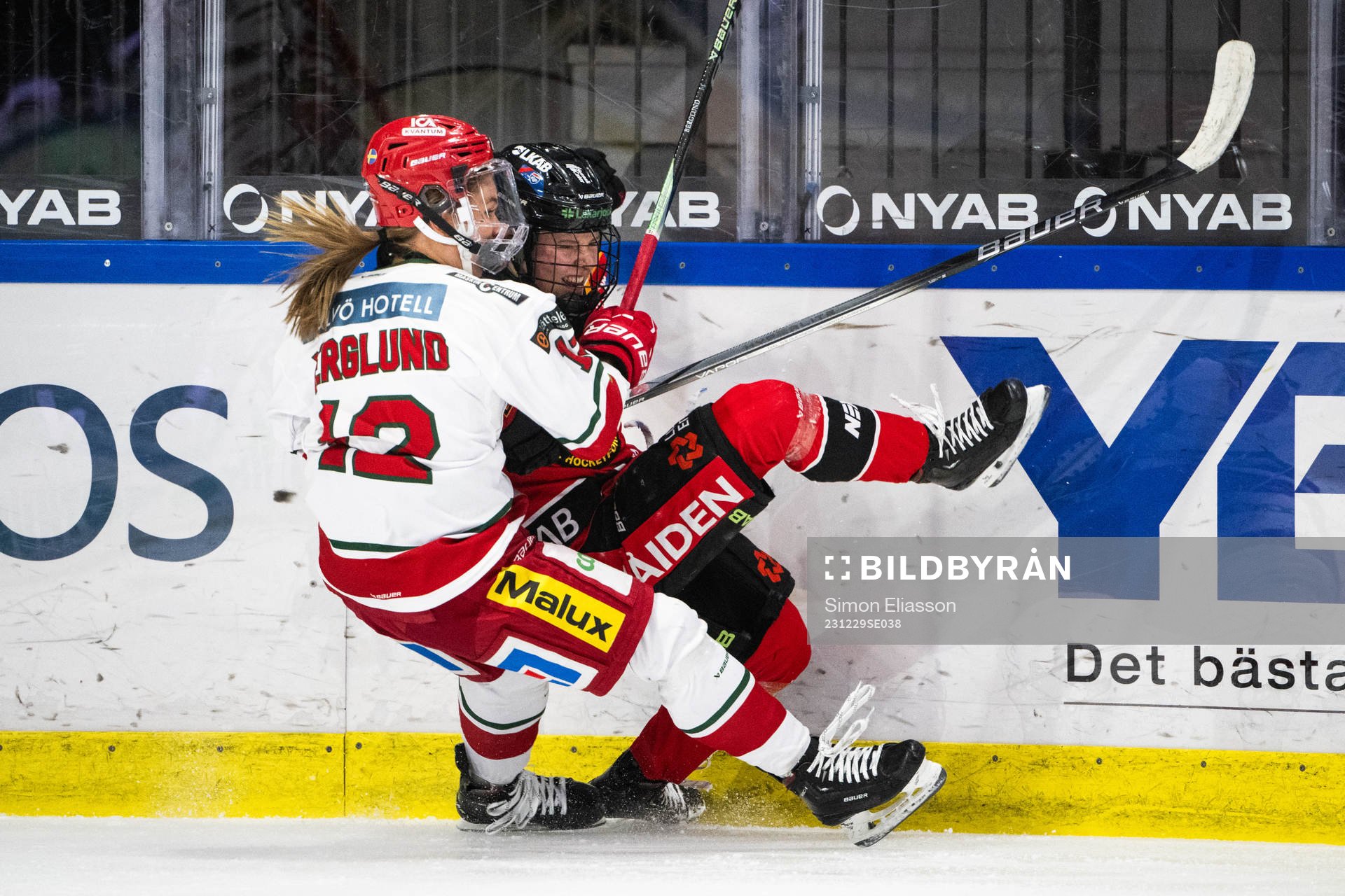 Modos Ebba Berglund och Luleås Viivi Vainikka