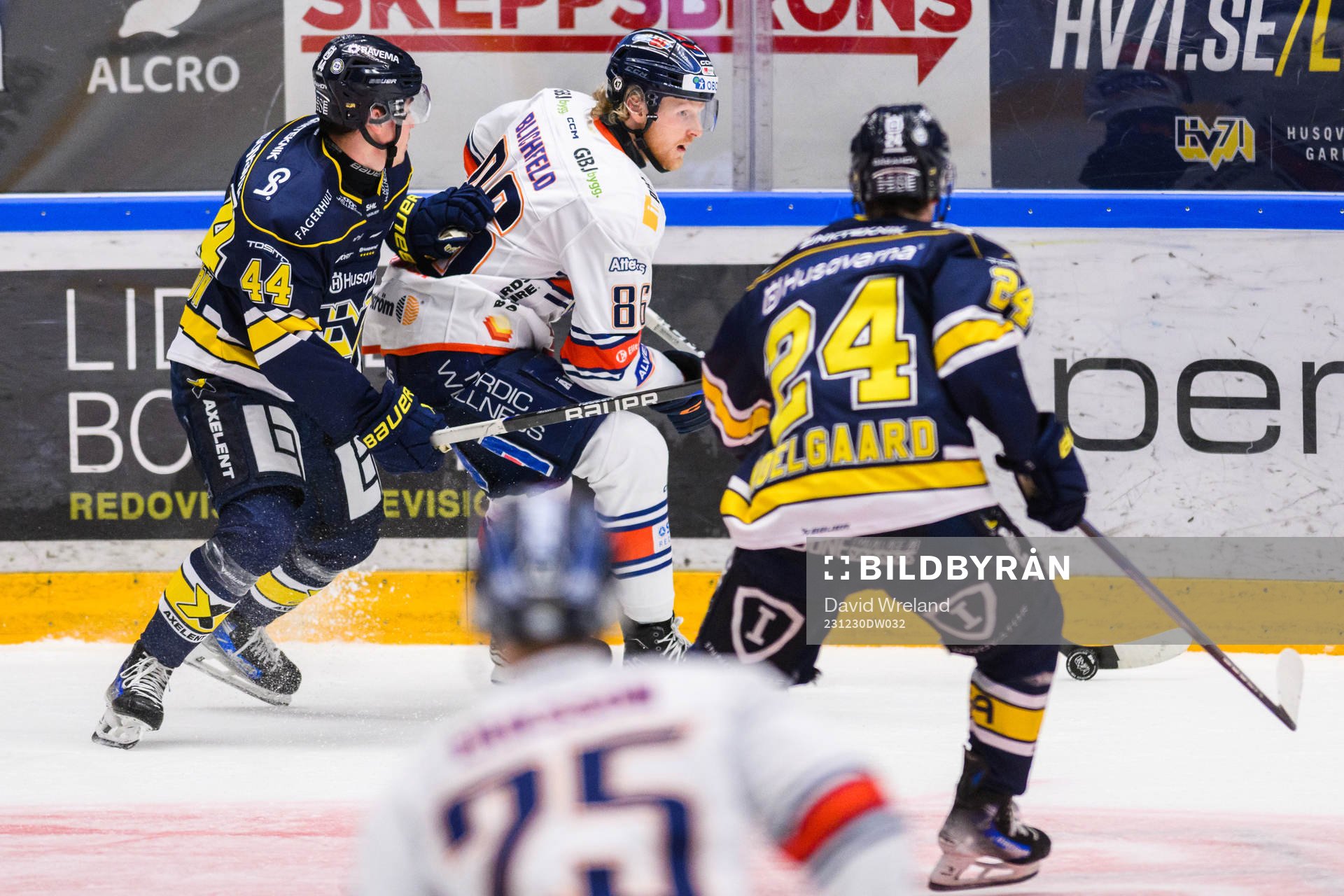 HV71s Hugo Fransson och Växjös Joachim Blichfeld