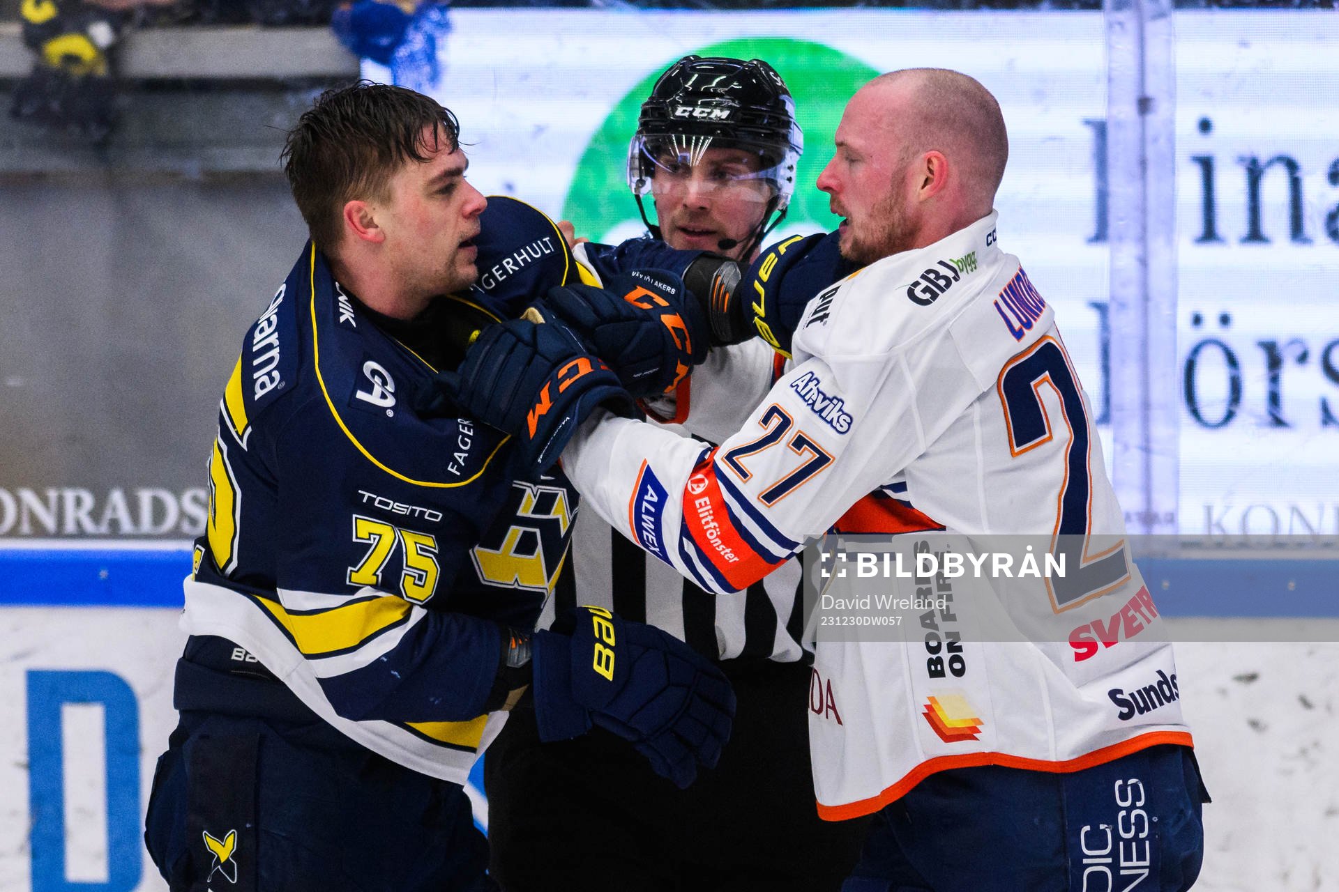 HV71s Radan Lenc och Växjös Martin Lundberg