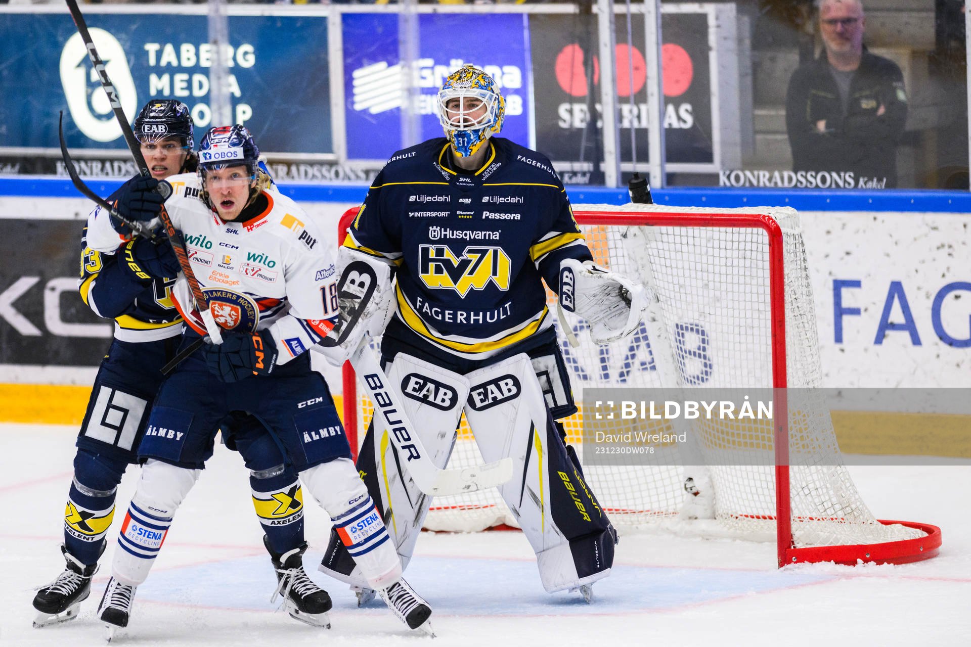 HV71s Måns Lindbäck och Växjös Marcus Sylvegård