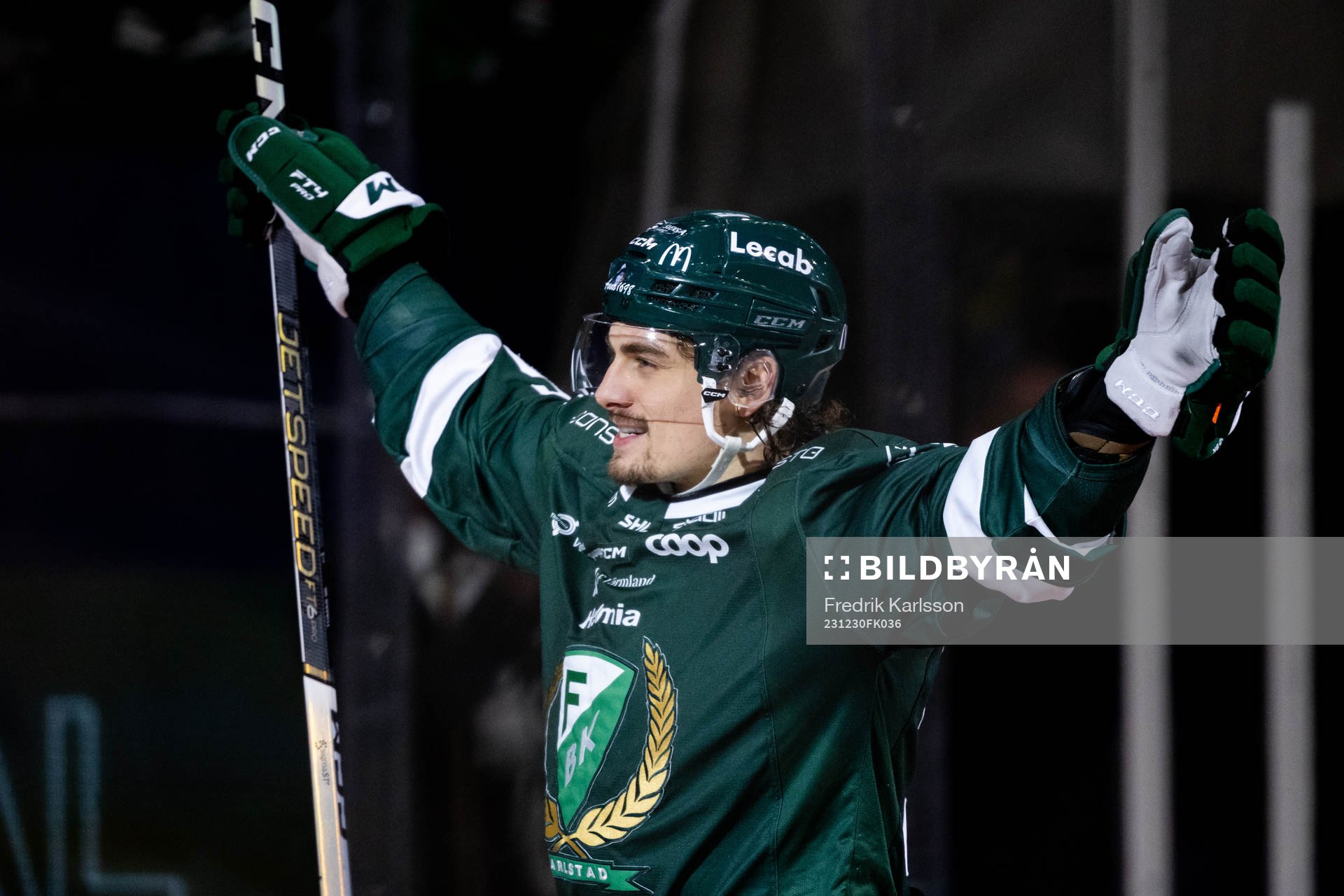 Färjestads David Tomasek jublar