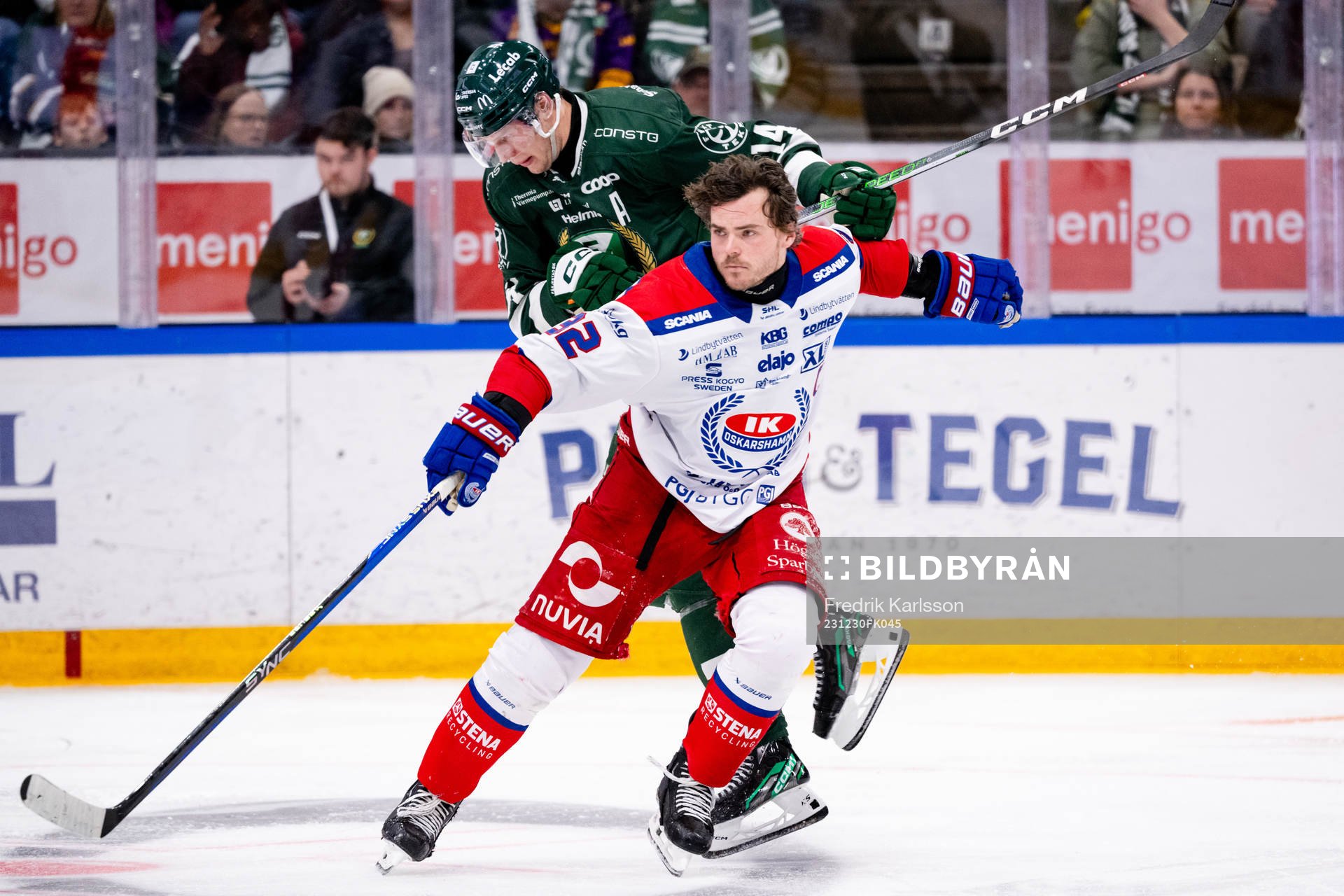Färjestads Victor Ejdsell och Oskarshamns Oscar Engsund