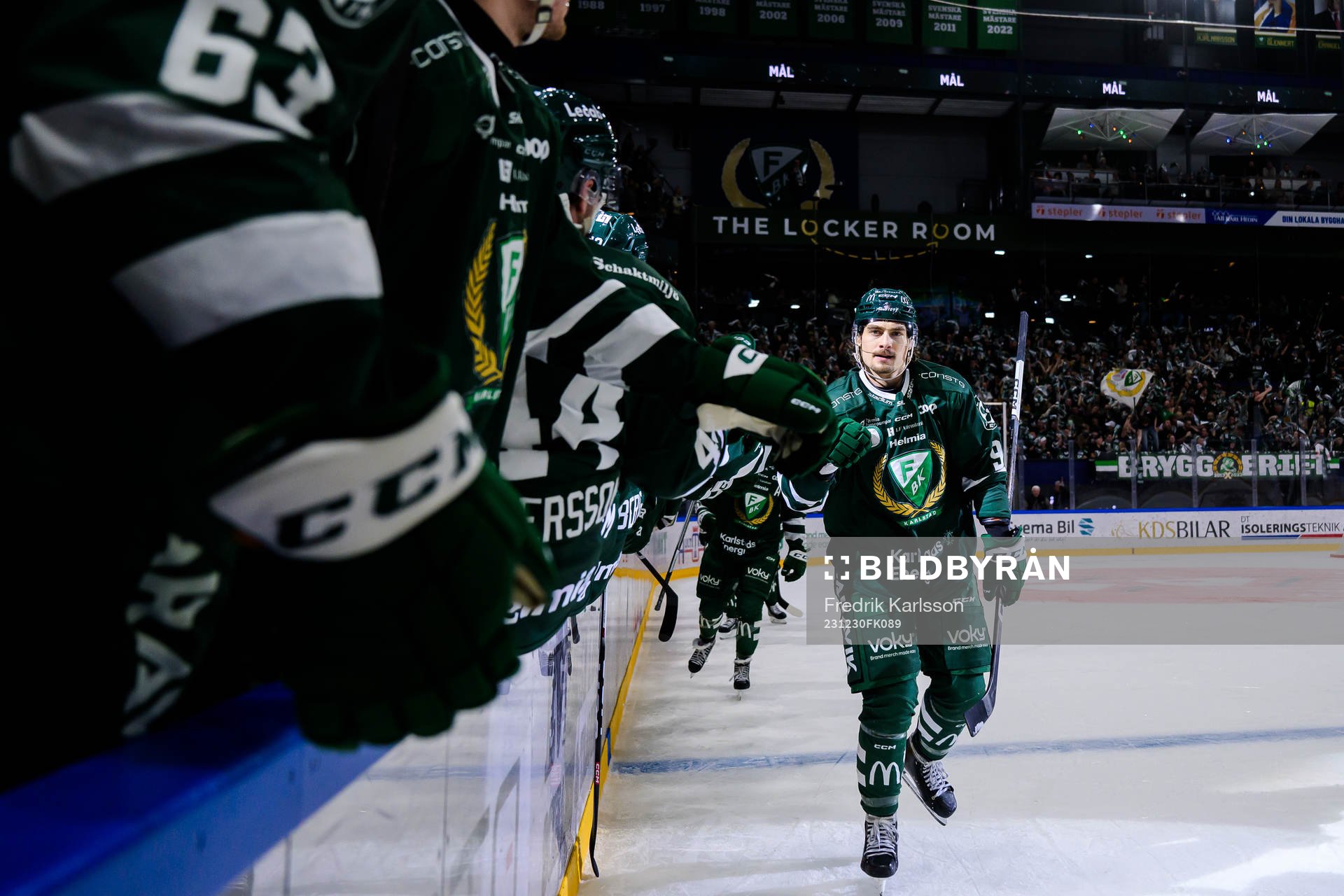 Färjestads David Tomasek jublar