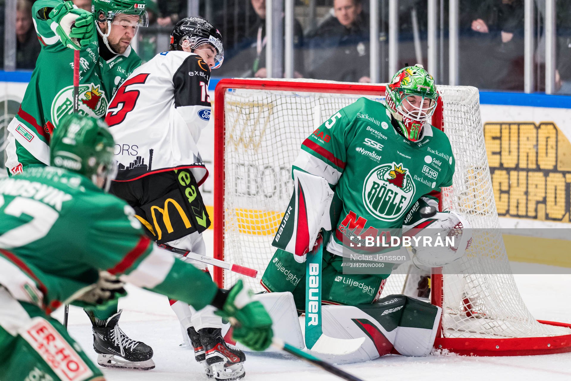 Malmö Redhawks Hjalte Kruse Thomsen och Rögles målvakt