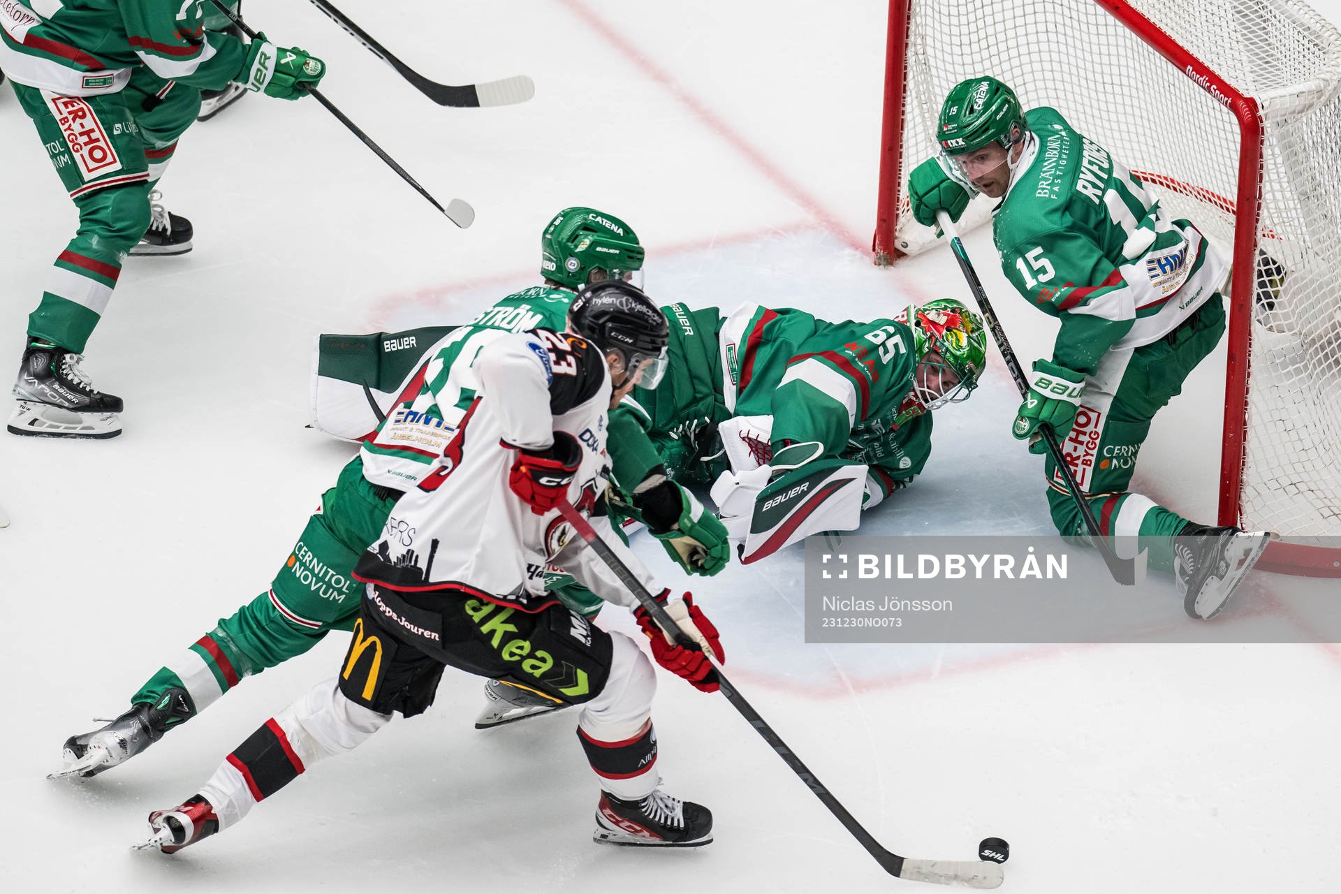 Malmö Redhawks Kim Rosdahl, Rögles Adam Engström ,