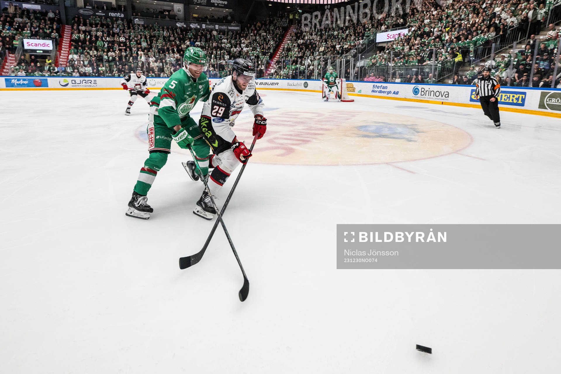 Rögles Ludvig Claesson och Malmö Redhawks Kim Rosdahl