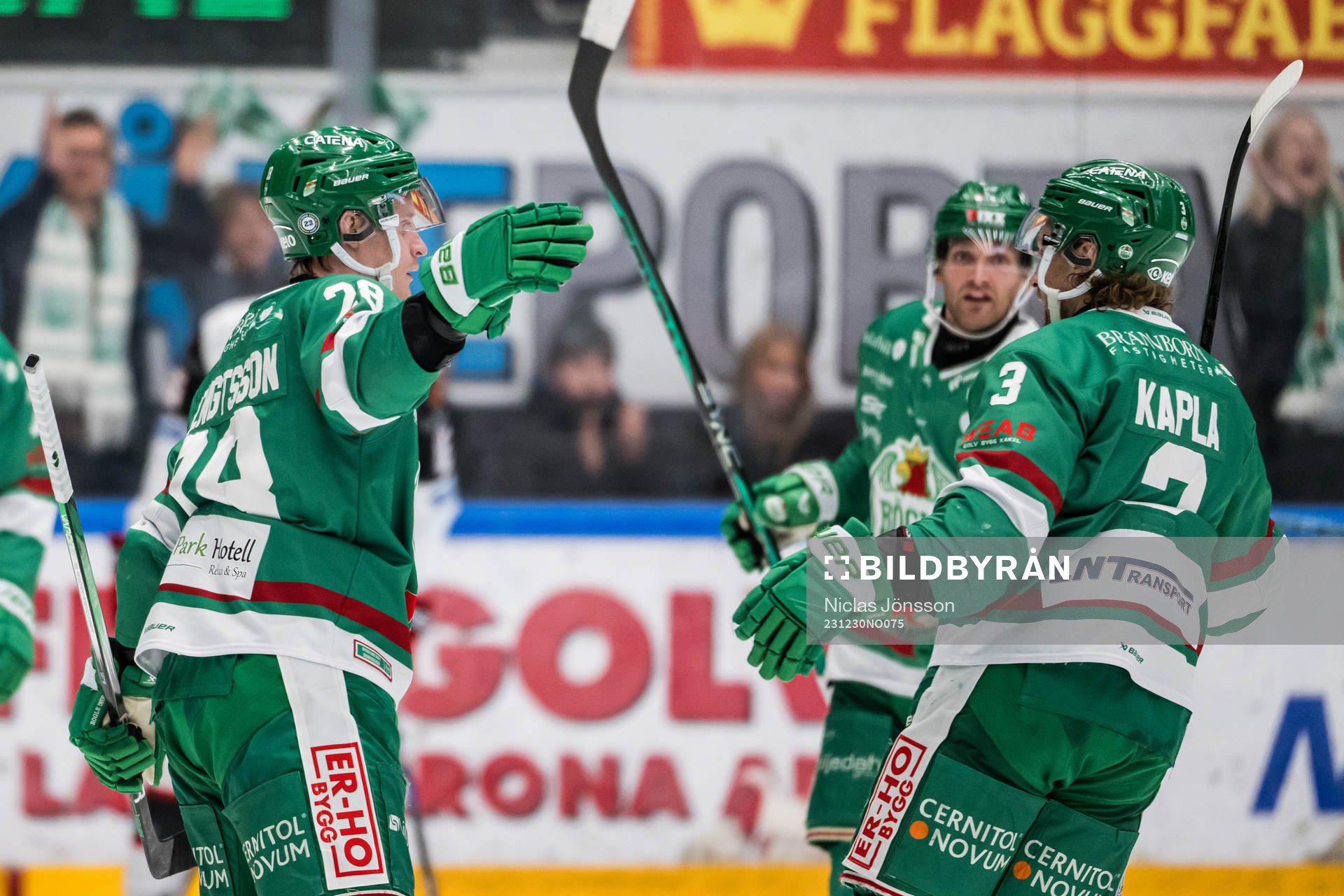 Rögles Anton Bengtsson  jublar