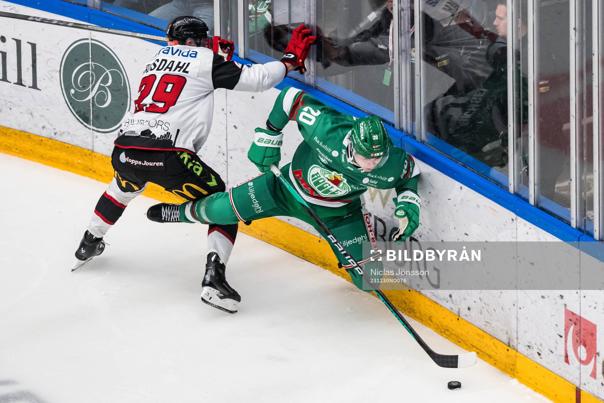 Malmö Redhawks Kim Rosdahl  och Rögles Lian Bichsel