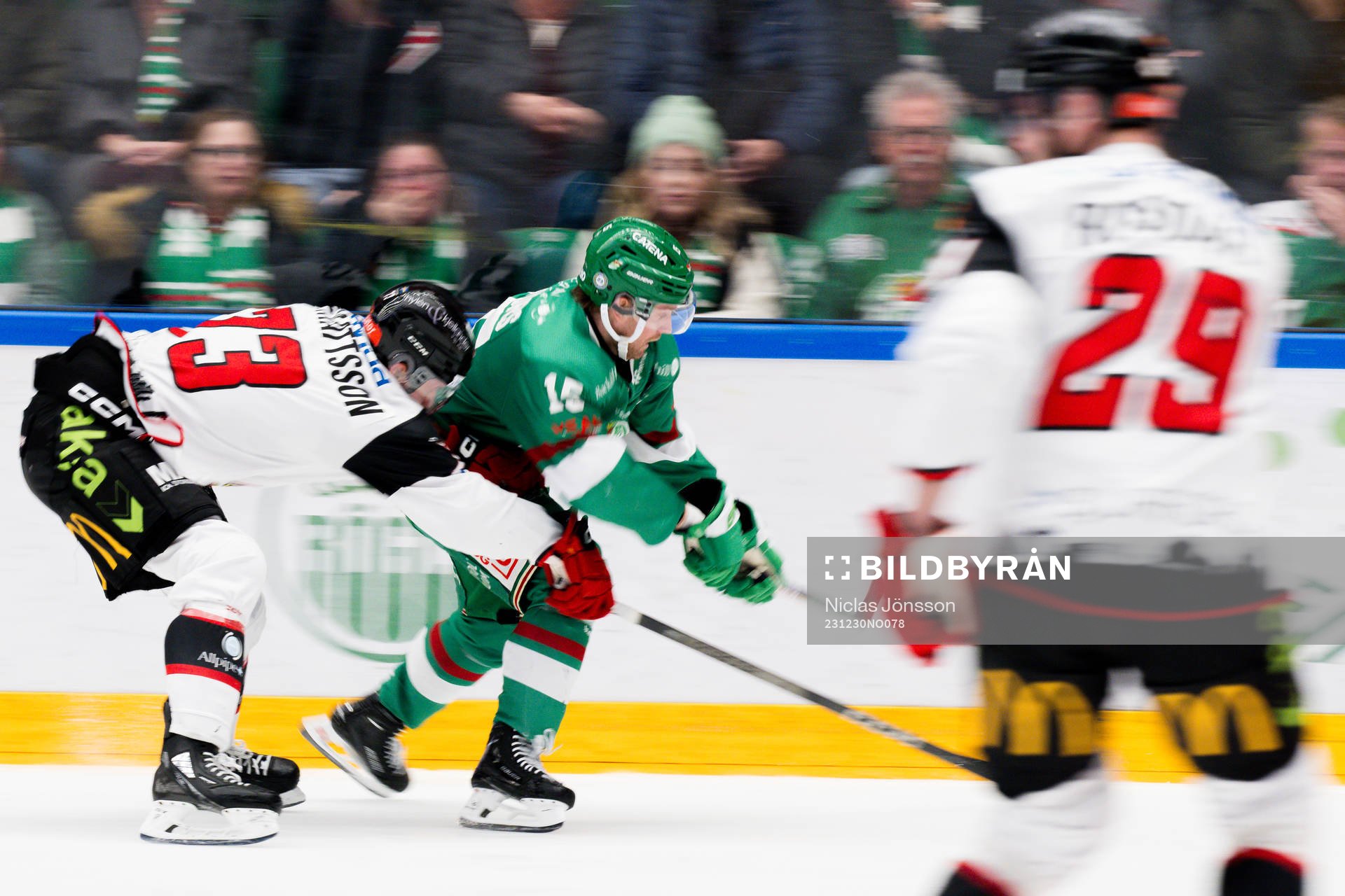 Malmö Redhawks Adam Ollas Mattsson och Rögles Simon Ryfors