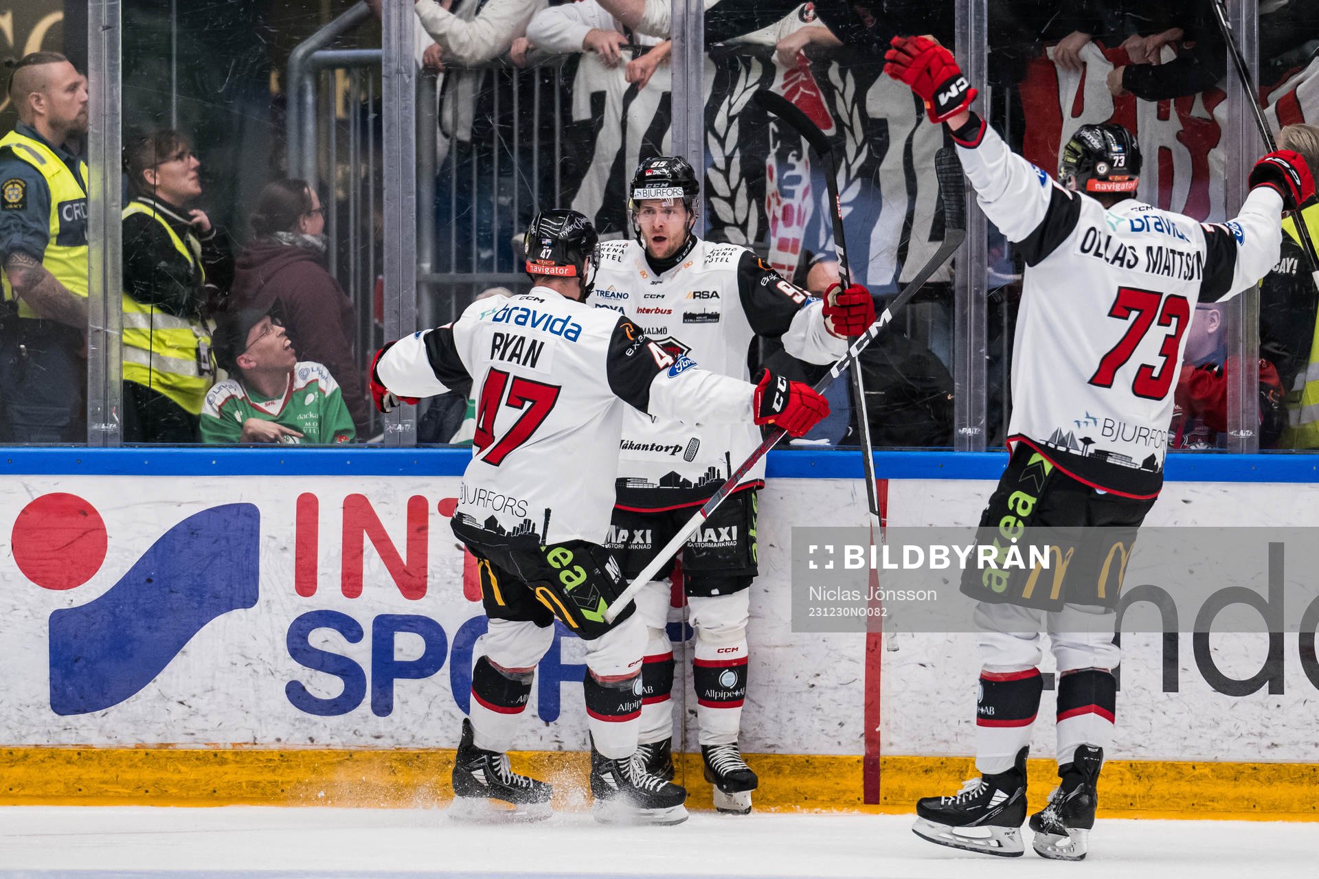 Malmö Redhawks Carl Persson jublar