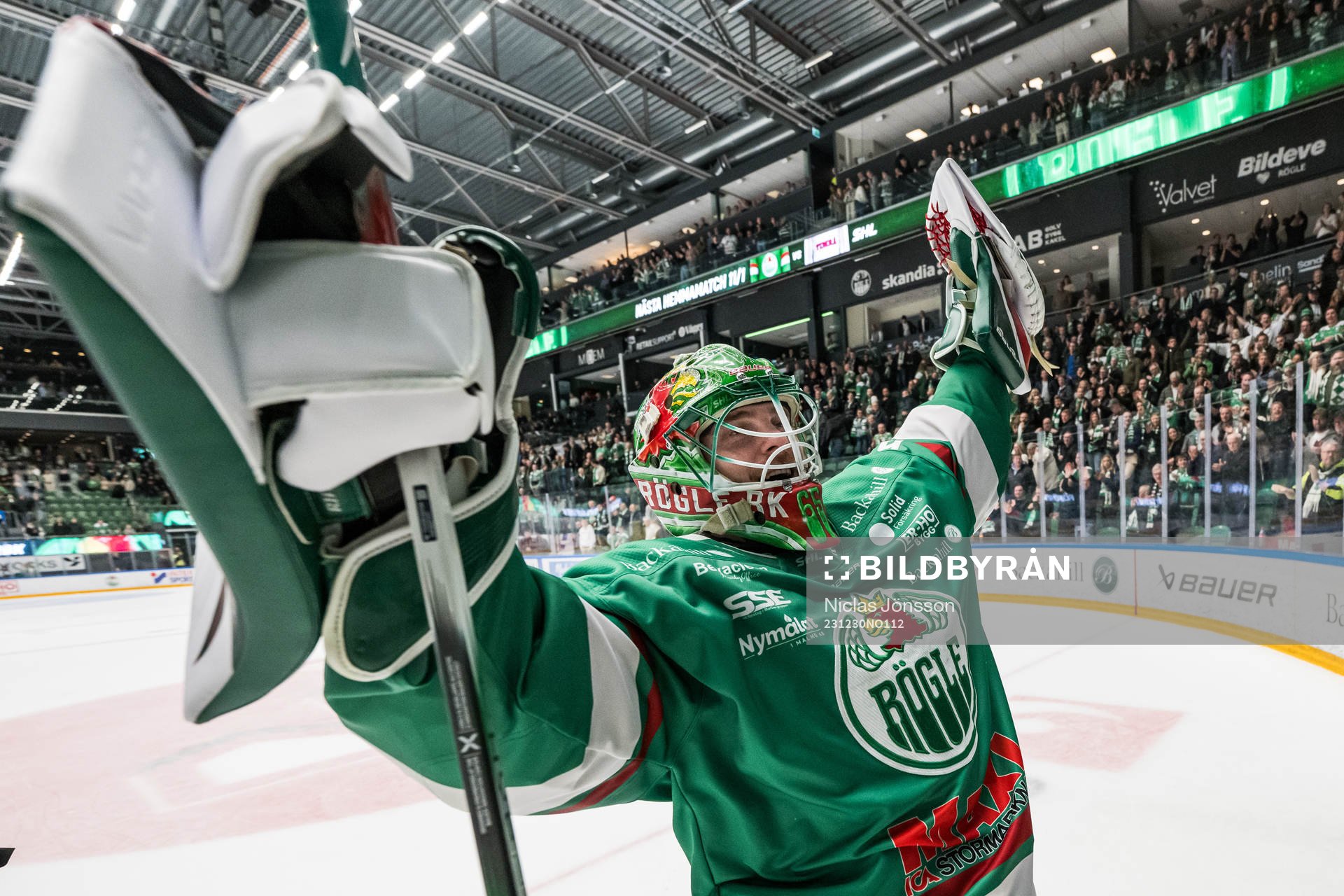 Rögles målvakt Christoffer Rifalk jublar