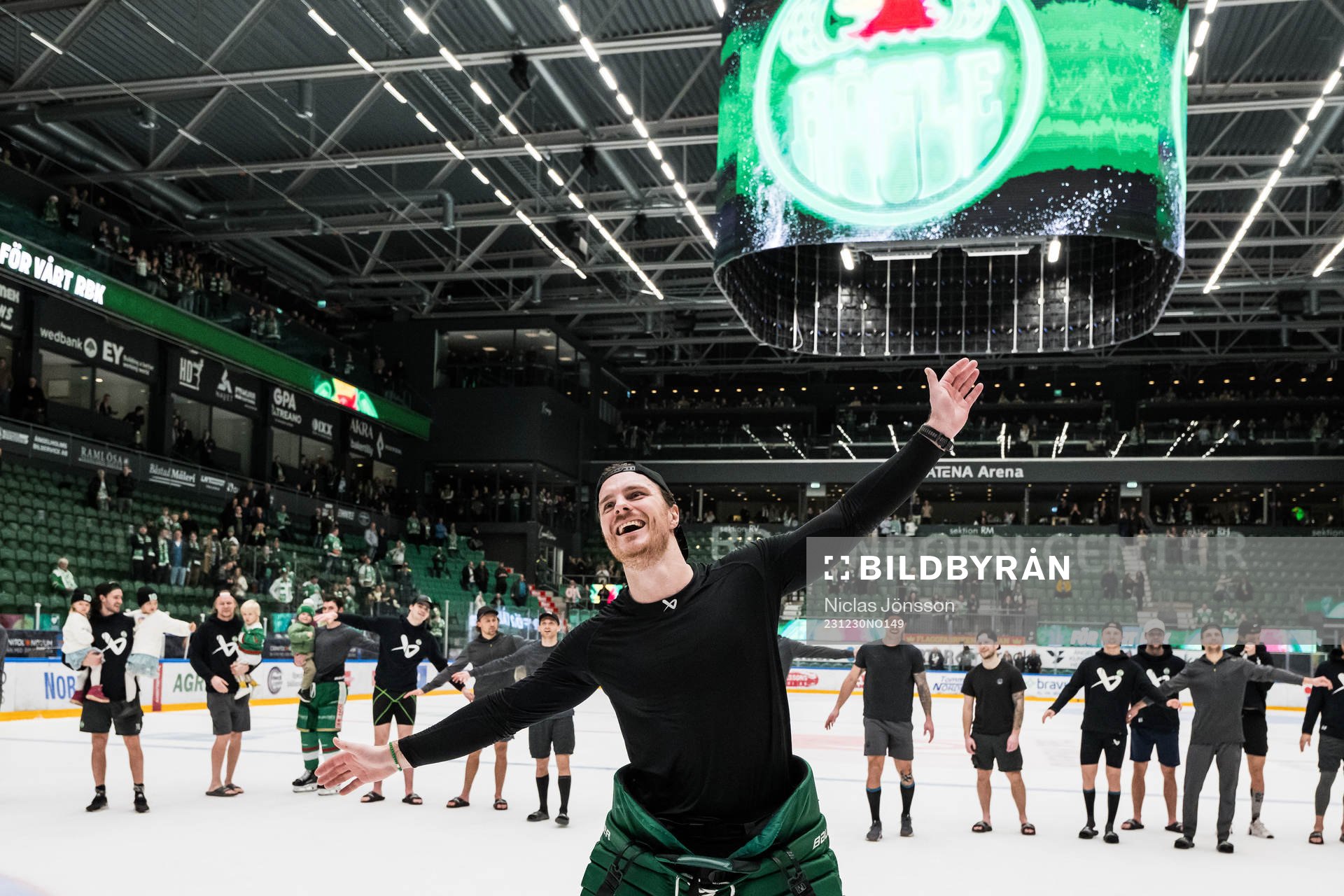 Rögles målvakt Christoffer Rifalk jublar