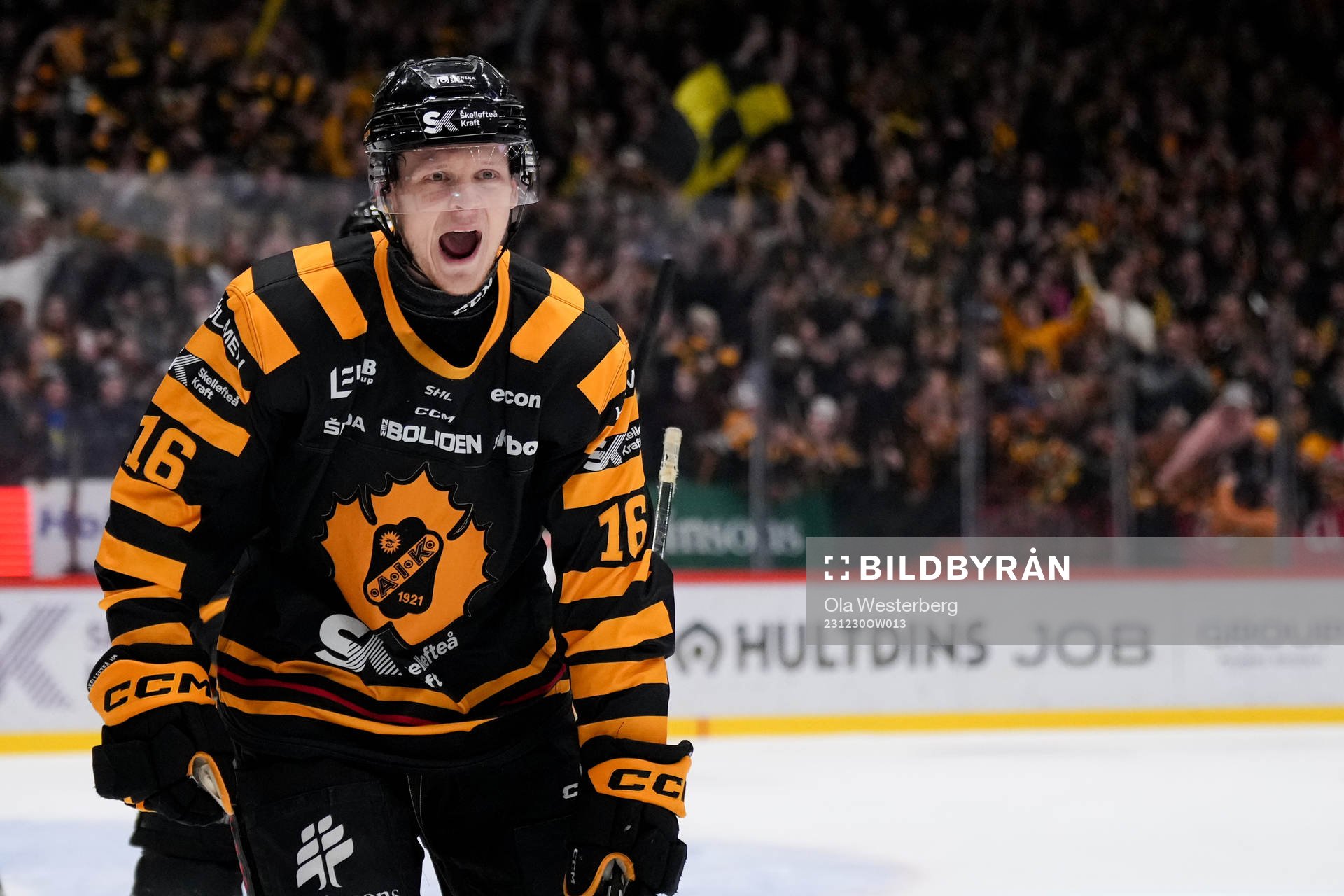 Skellefteås Linus Lindström jublar