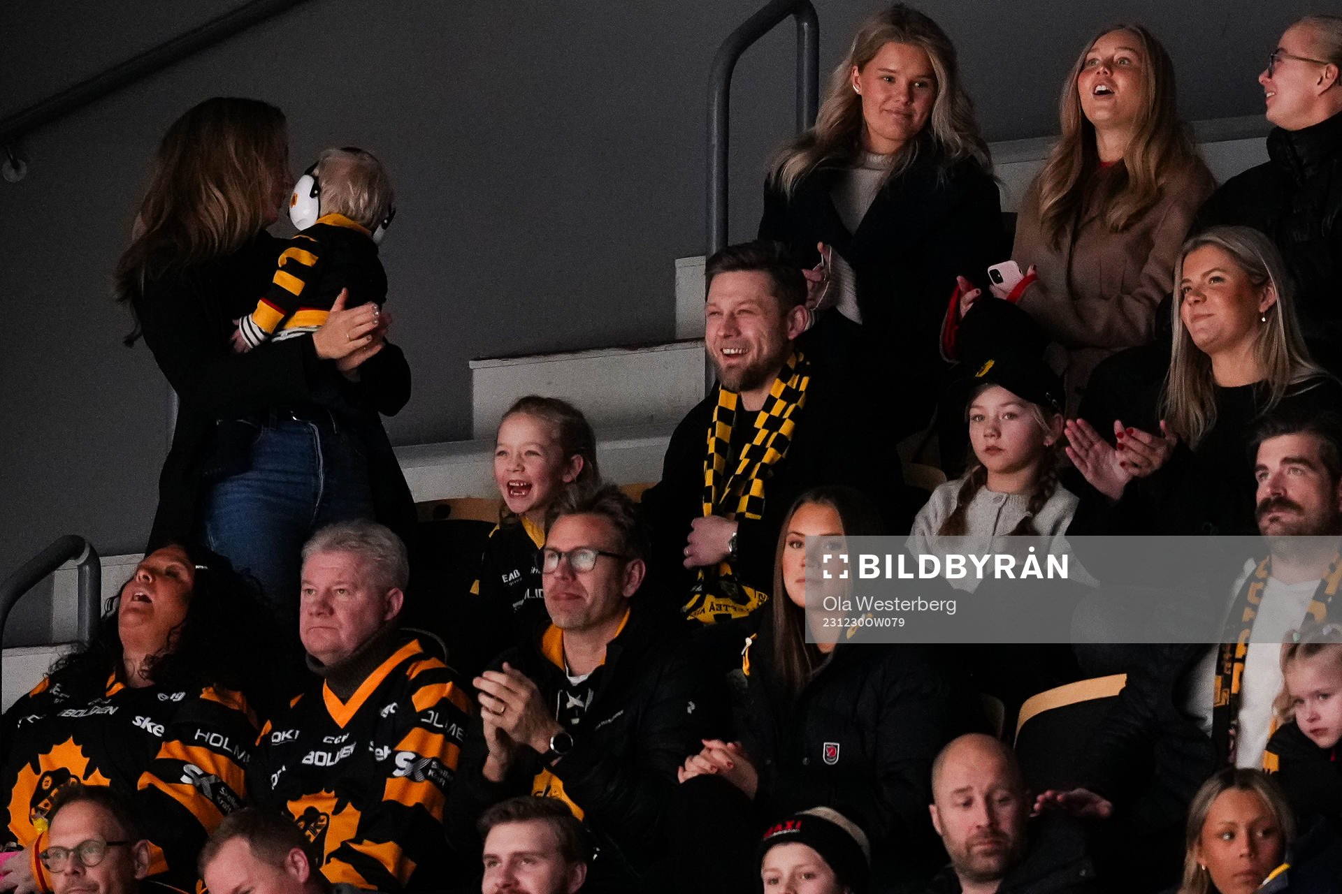 Skellefteås Oscar Möller hyllas på läktaren