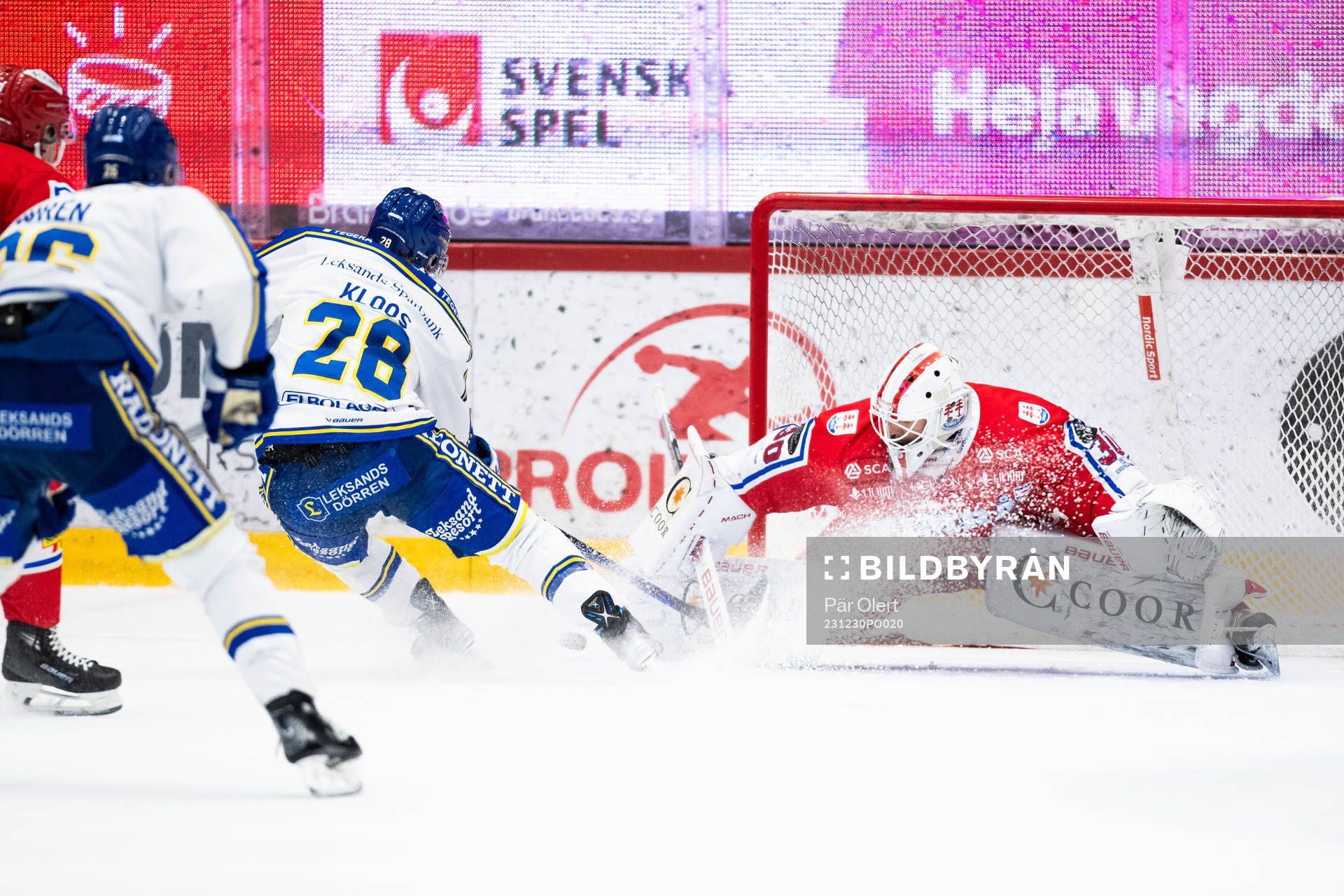 Leksands Justin Glenn Kloos och Timrås målvakt Jacob