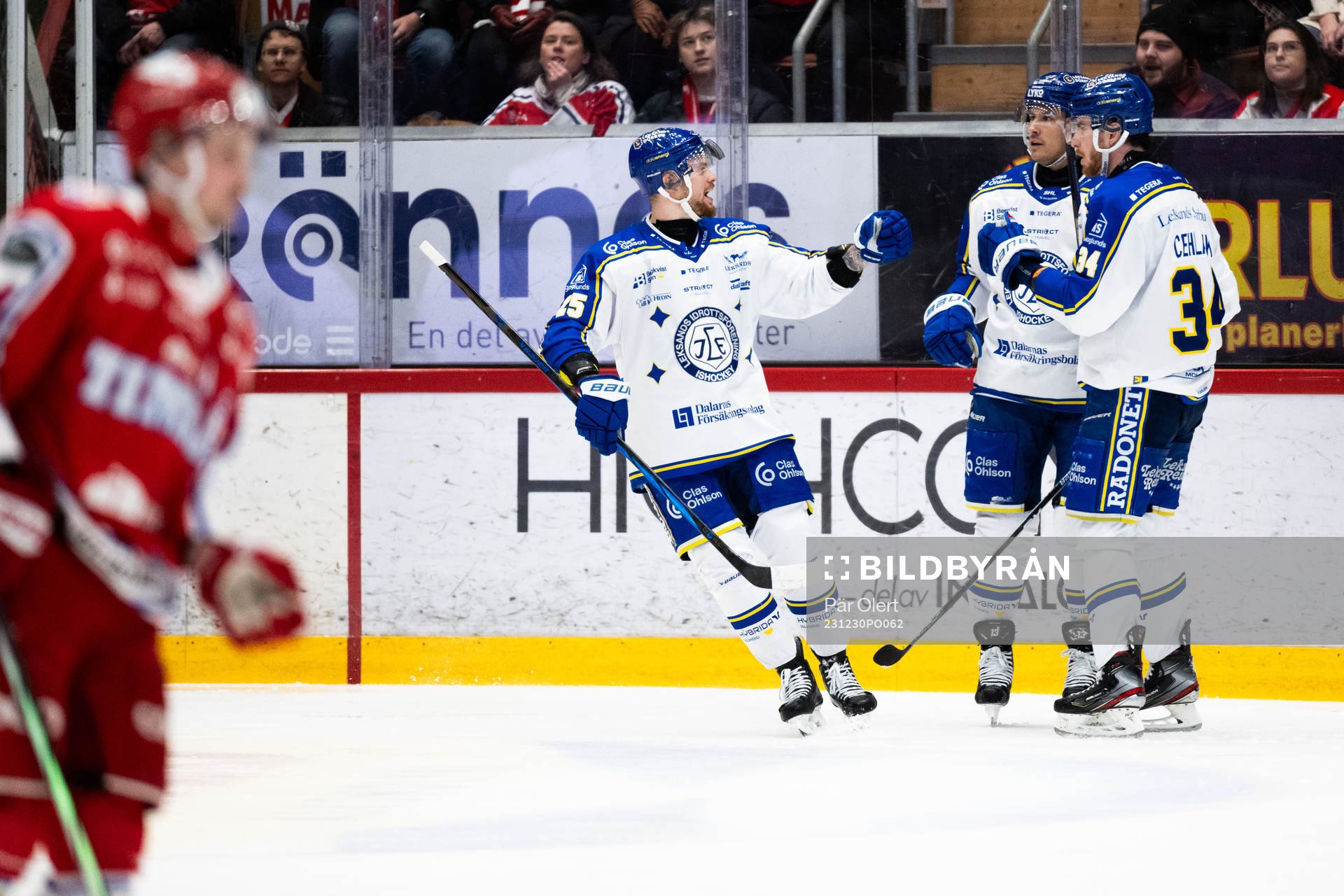 Leksands Peter Cehlarik och Lucas Elvenes jublar
