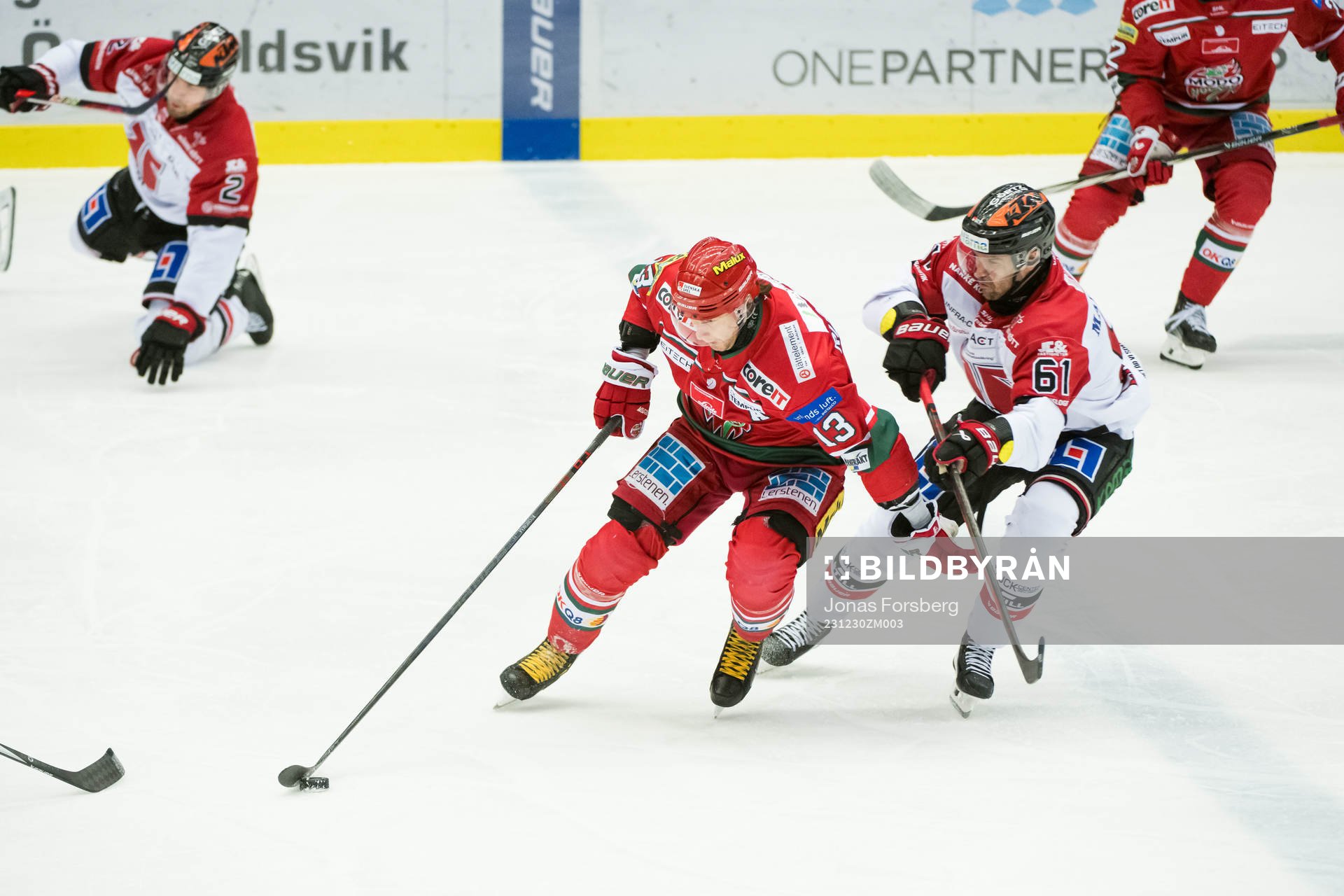 Örebros Ludvig Larsson och MoDos Mikael Ruohomaa