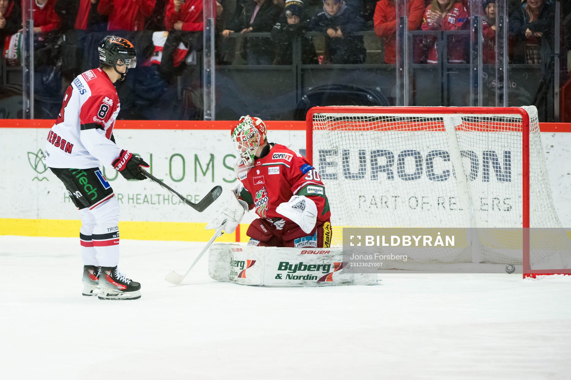 Örebros Samuel Johannesson och målvakt Lassi Lehtinen