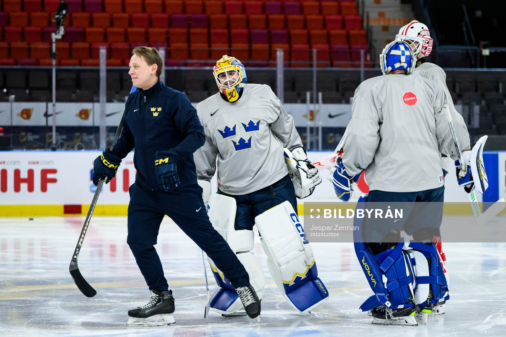 Goaltender coach Viktor Alm, goaltender Hugo Hävelid,