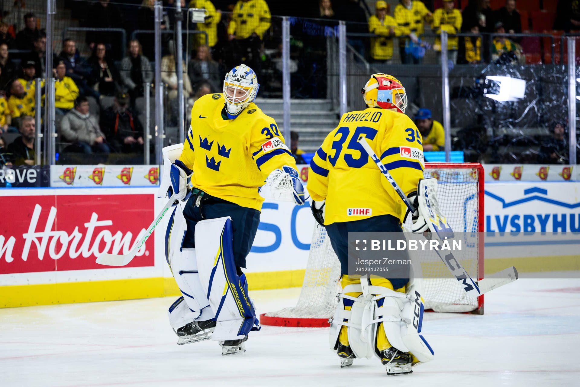 Goaltender Melker Thelin and goaltender Hugo Hävelid of