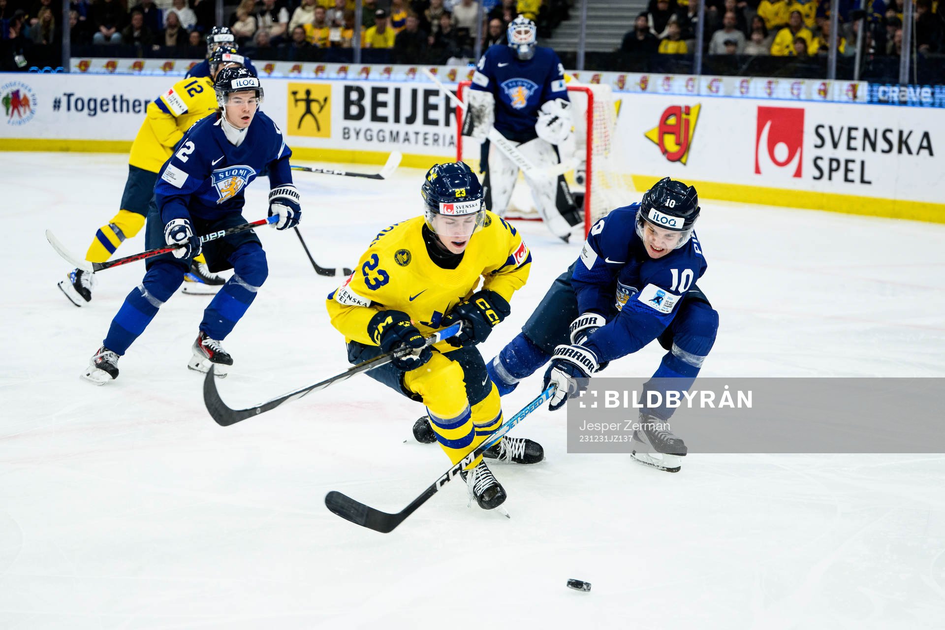 Jonathan Lekkerimäki of Sweden and Emil Pieniniemi of