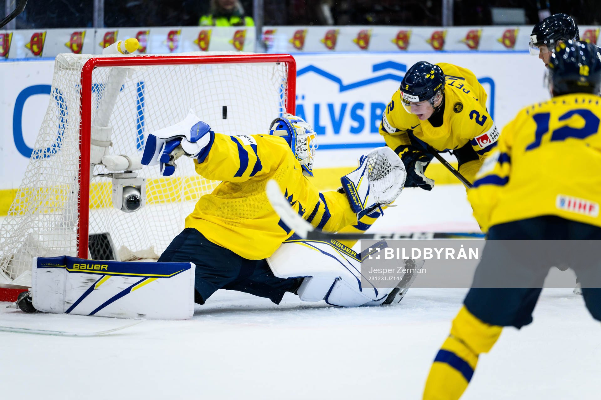 Goaltender Melker Thelin of Sweden when Finland score 4-4