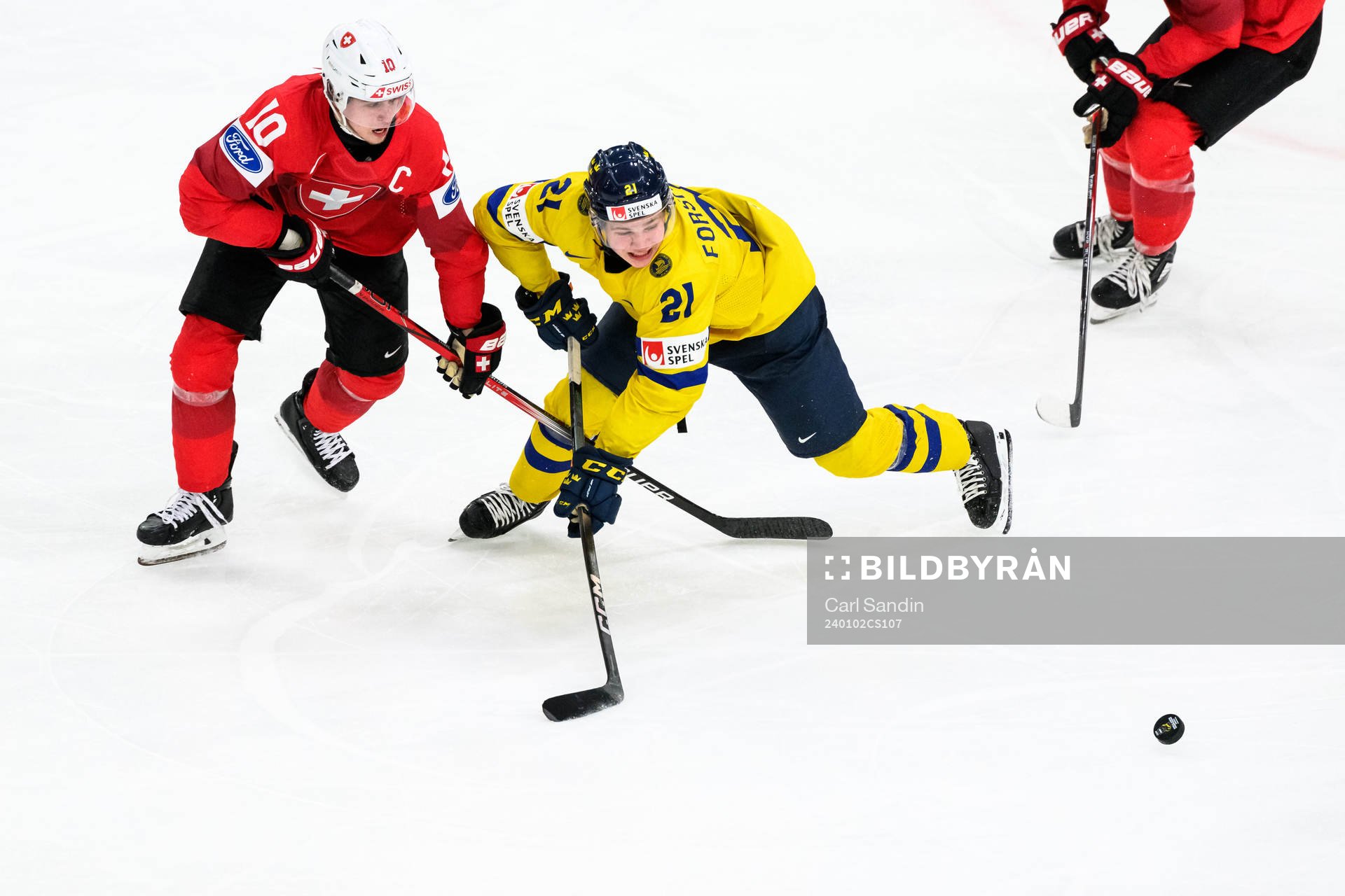 Jonas Taibel of Switzerland and Zeb Forsfjäll of Sweden