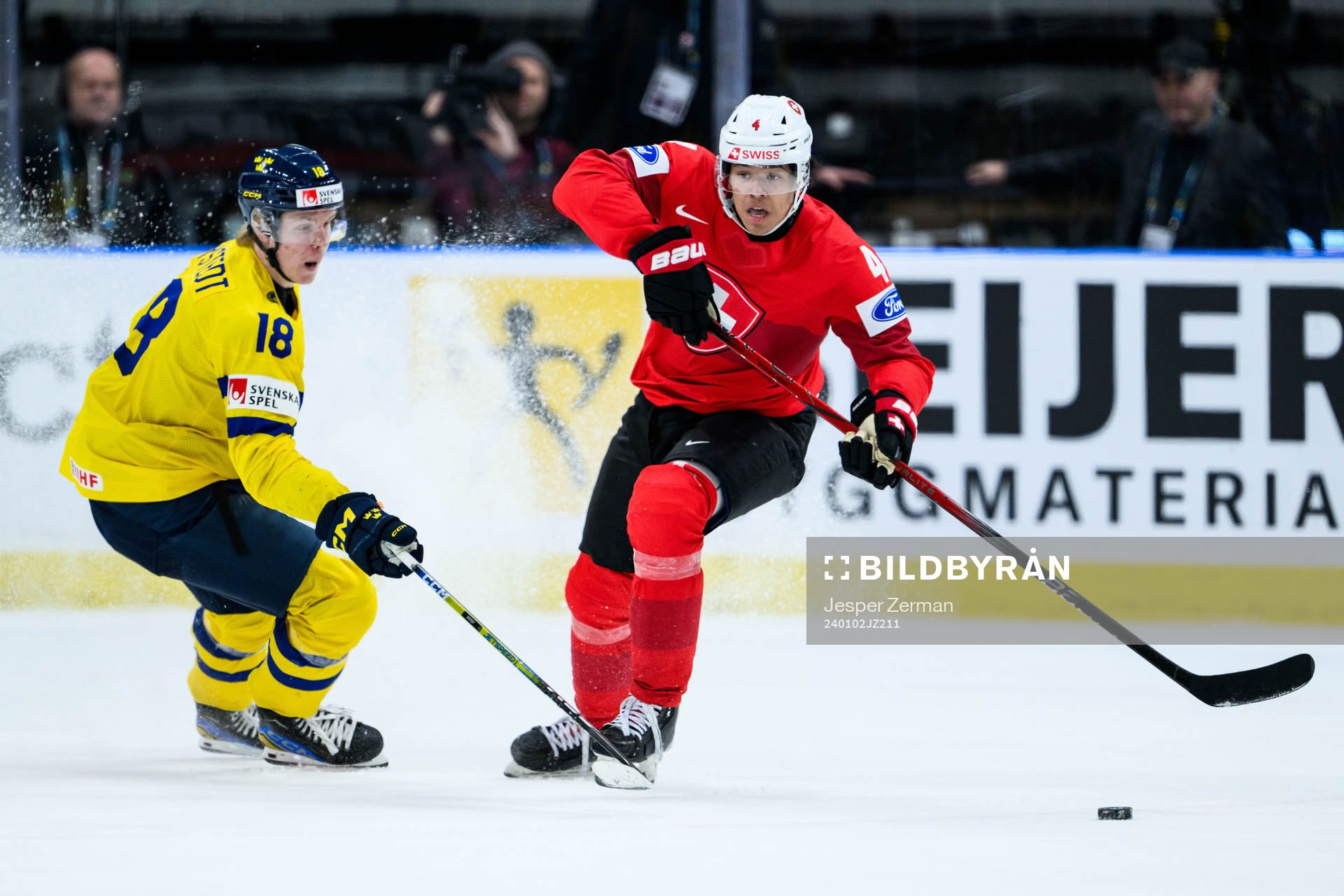 Filip Bystedt of Sweden and Rodwin Dionicio of Switzerland