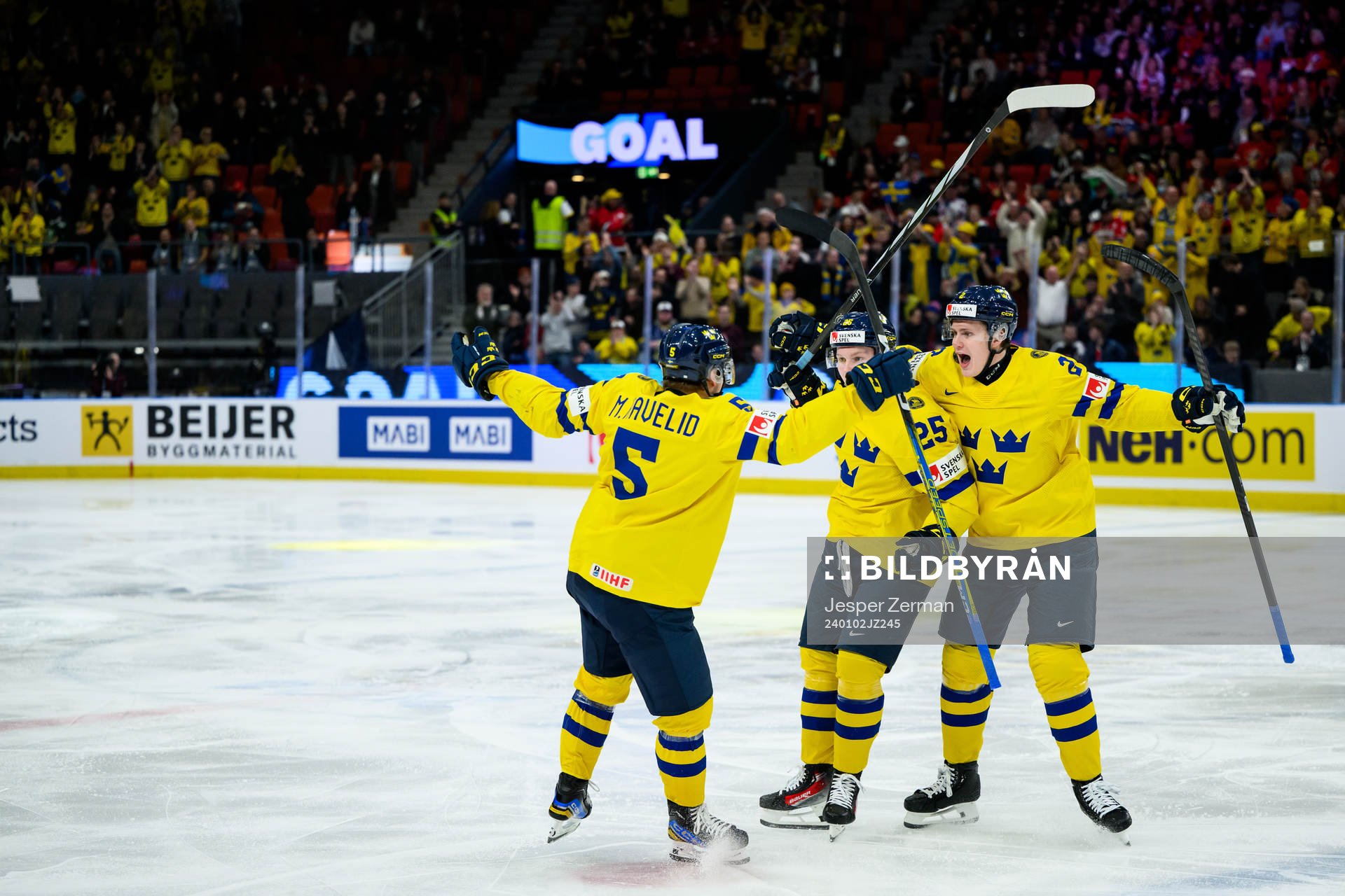 Otto Stenberg of Sweden celebrate with teammates
